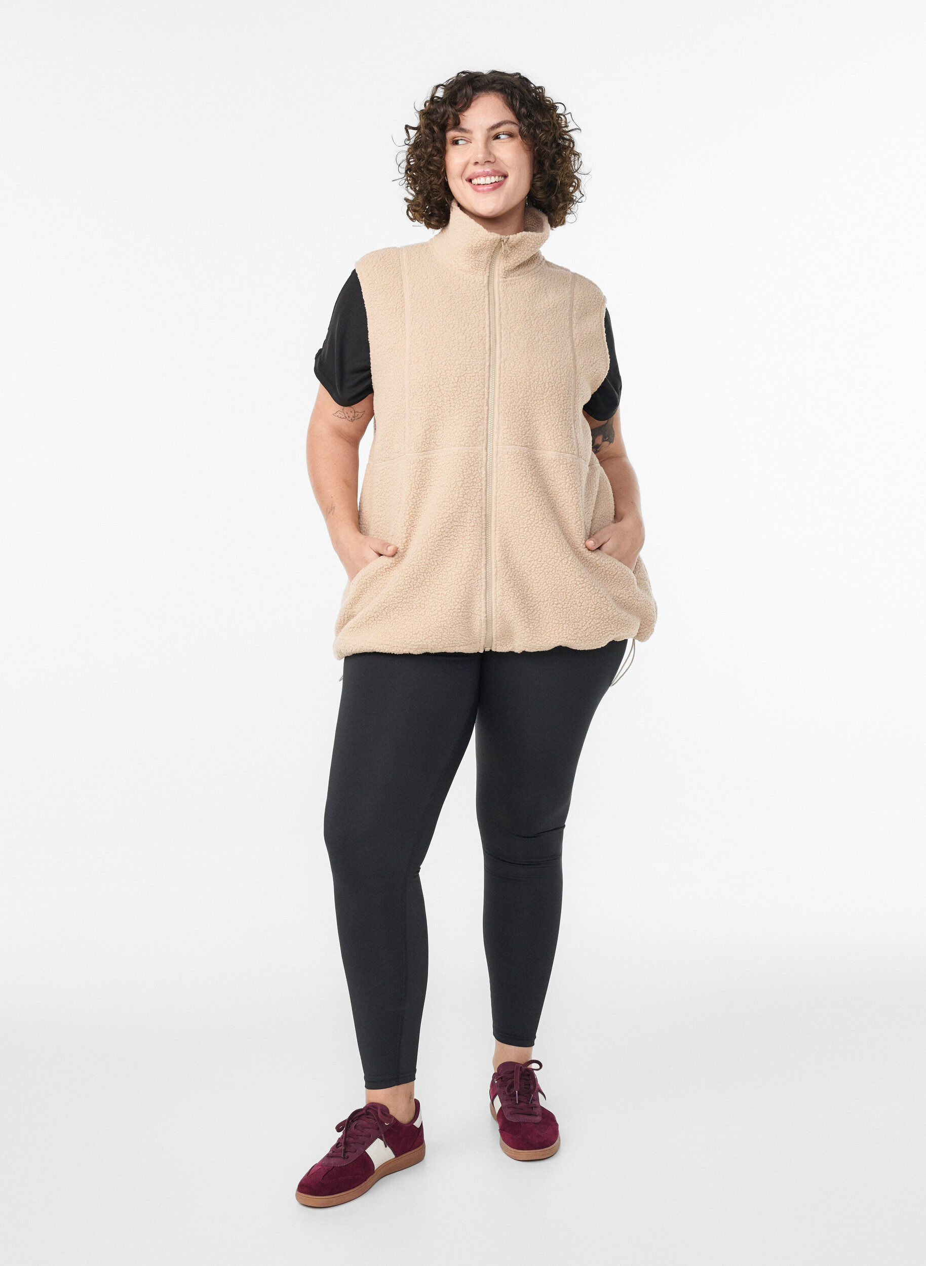 Zizzi Teddyv&auml;st med fickor, Beige, Model image number 1