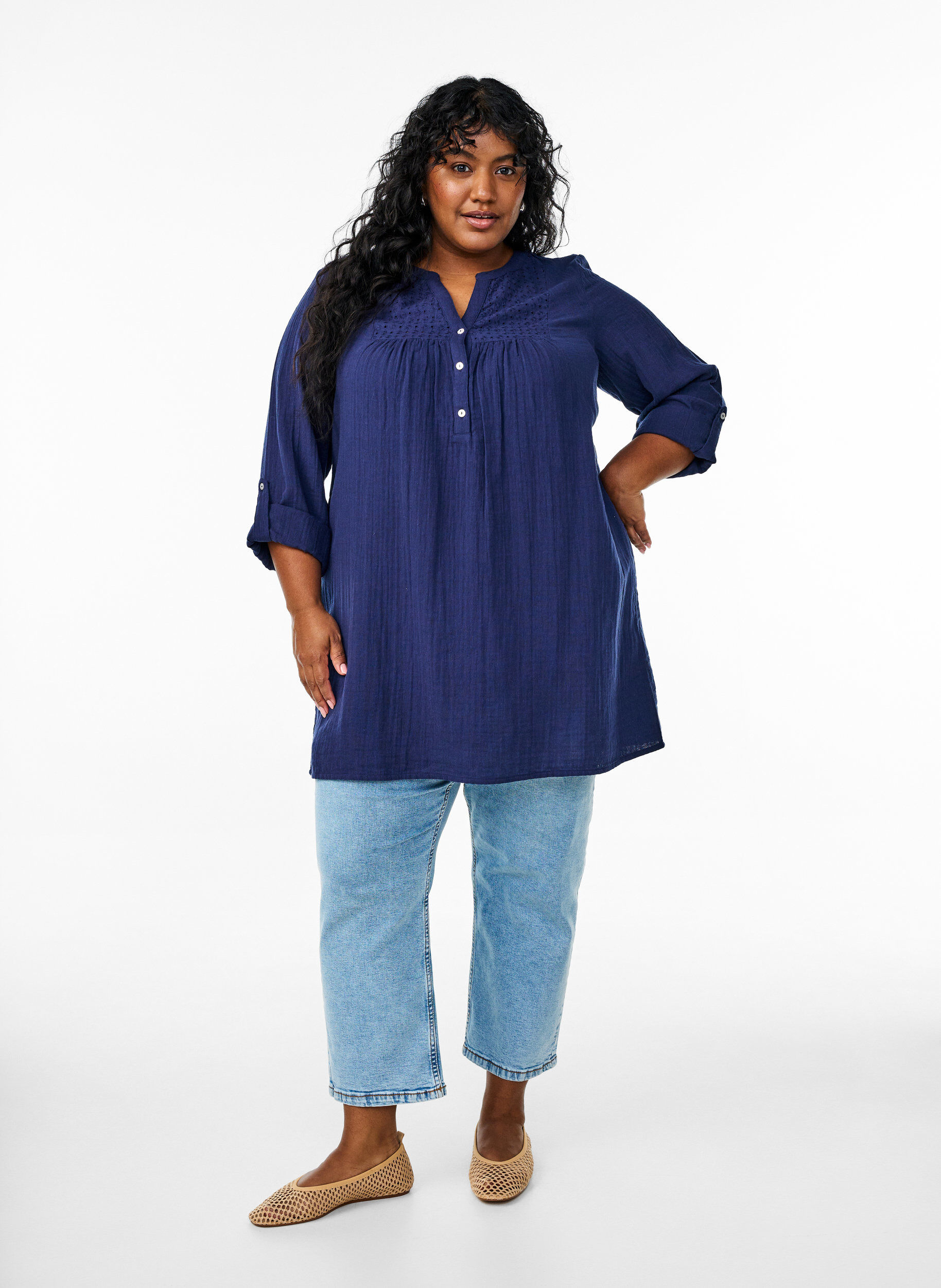 ZizziTunika i bomullsmuslin med broderie anglaise, Bl&aring;, Model image number 1