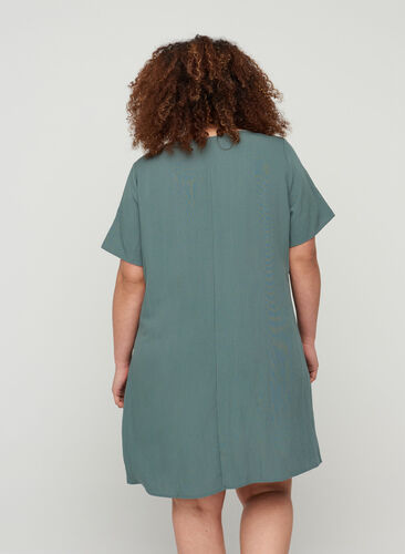 Kortärmad viskosklänning med fickor, Balsam Green, Model image number 1