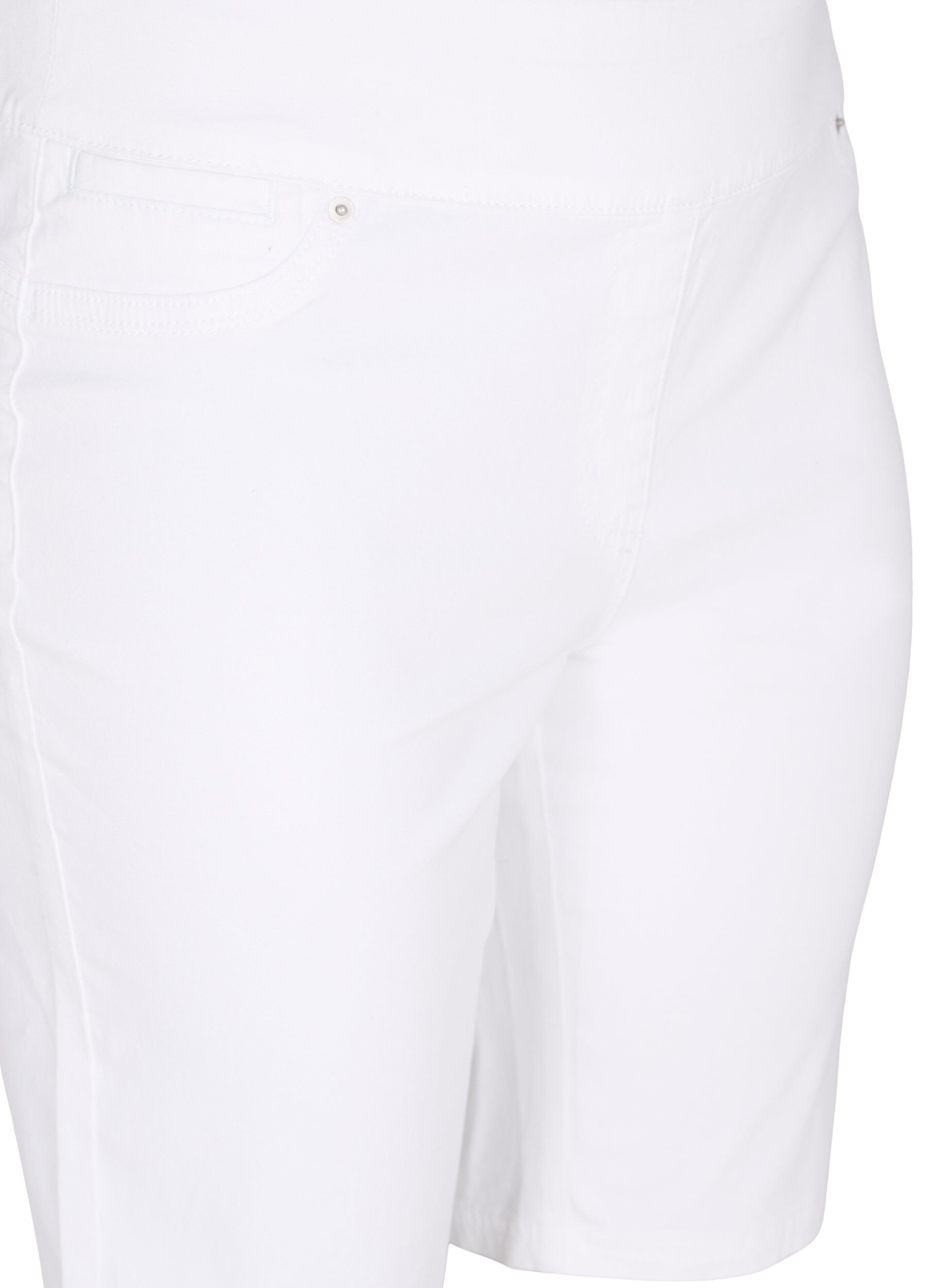 Zizzi Figurn&auml;ra shorts med bakfickor, White, Packshot image number 2