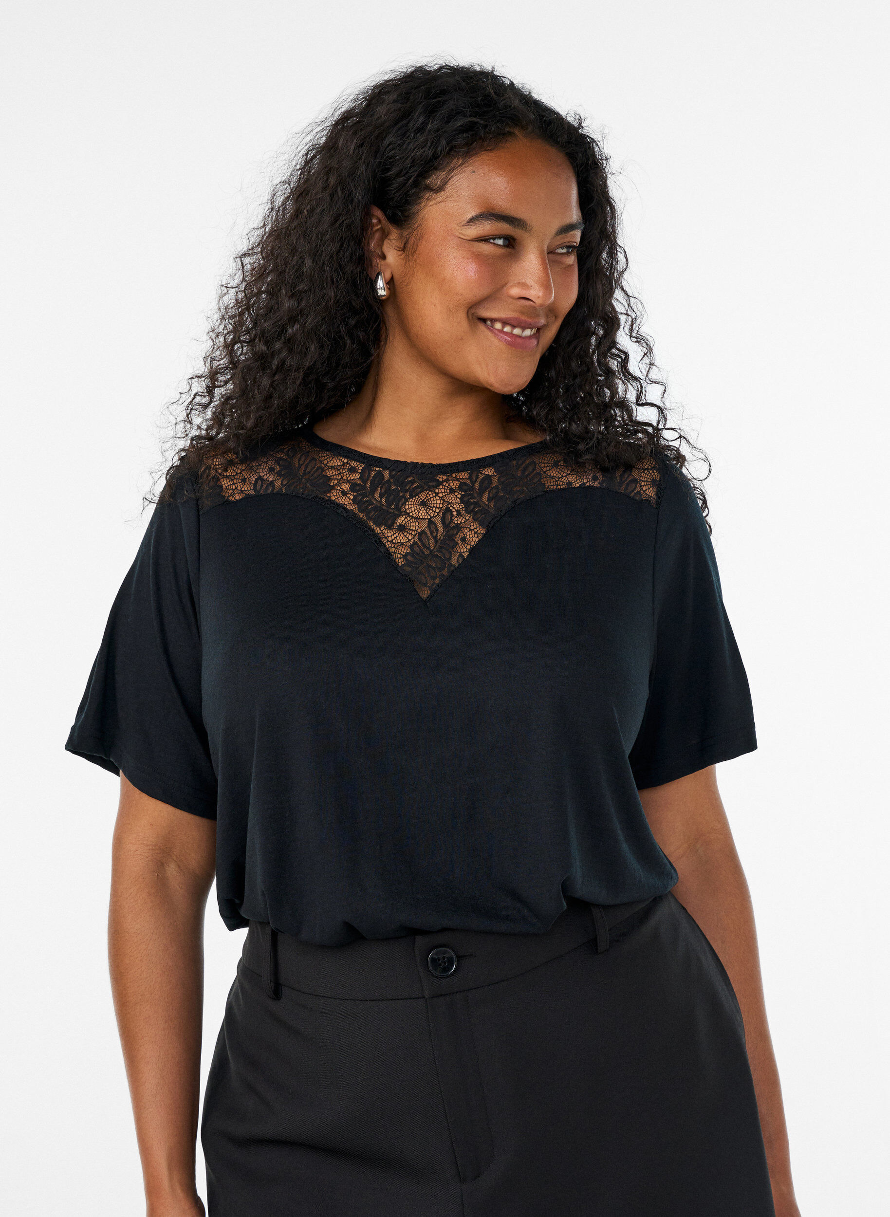 ZizziBlus med spetsinf&auml;llning och ballong&auml;rmar, Svart, Model image number 0