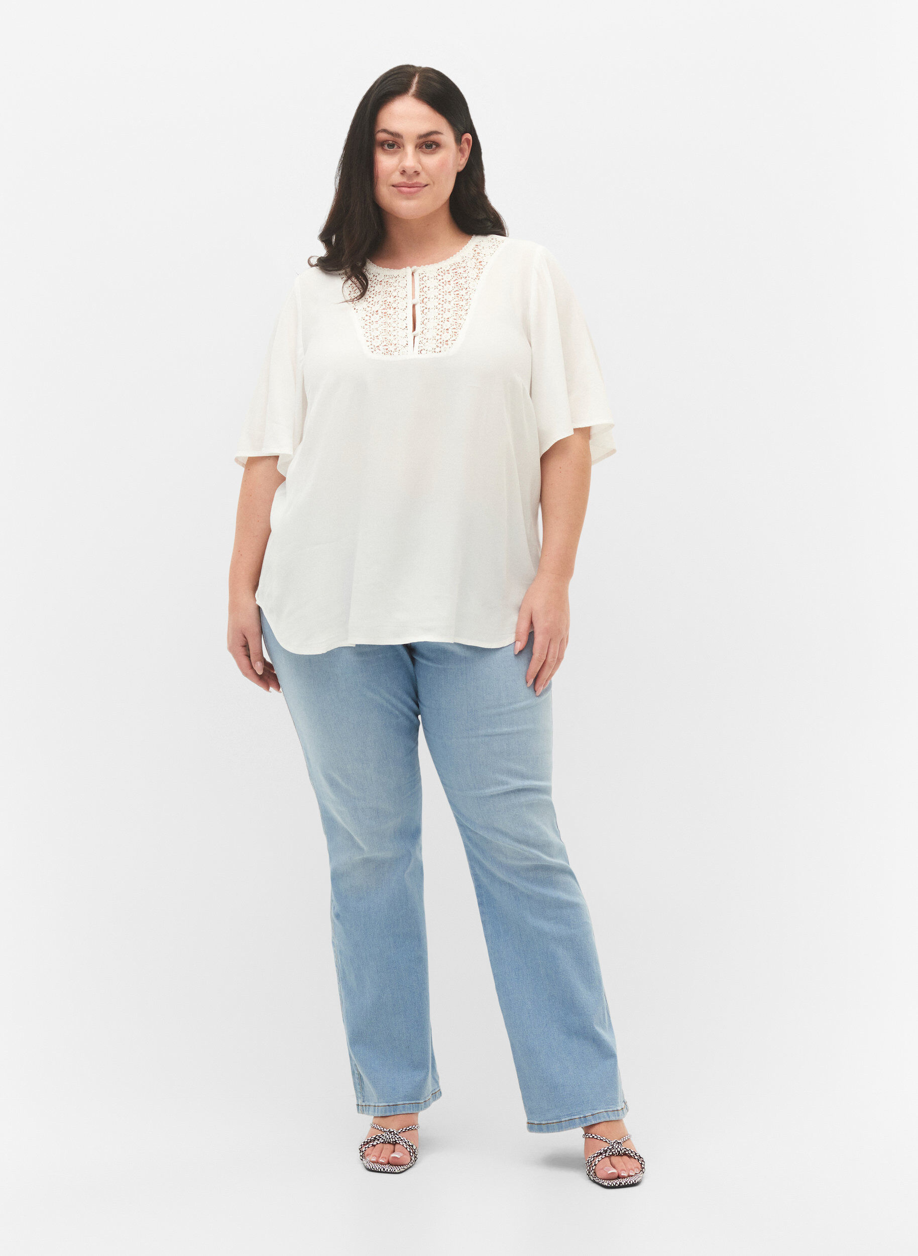 Zizzi Viskosblus med 1/2 &auml;rmar och broderad detalj, Snow White, Model image number 2