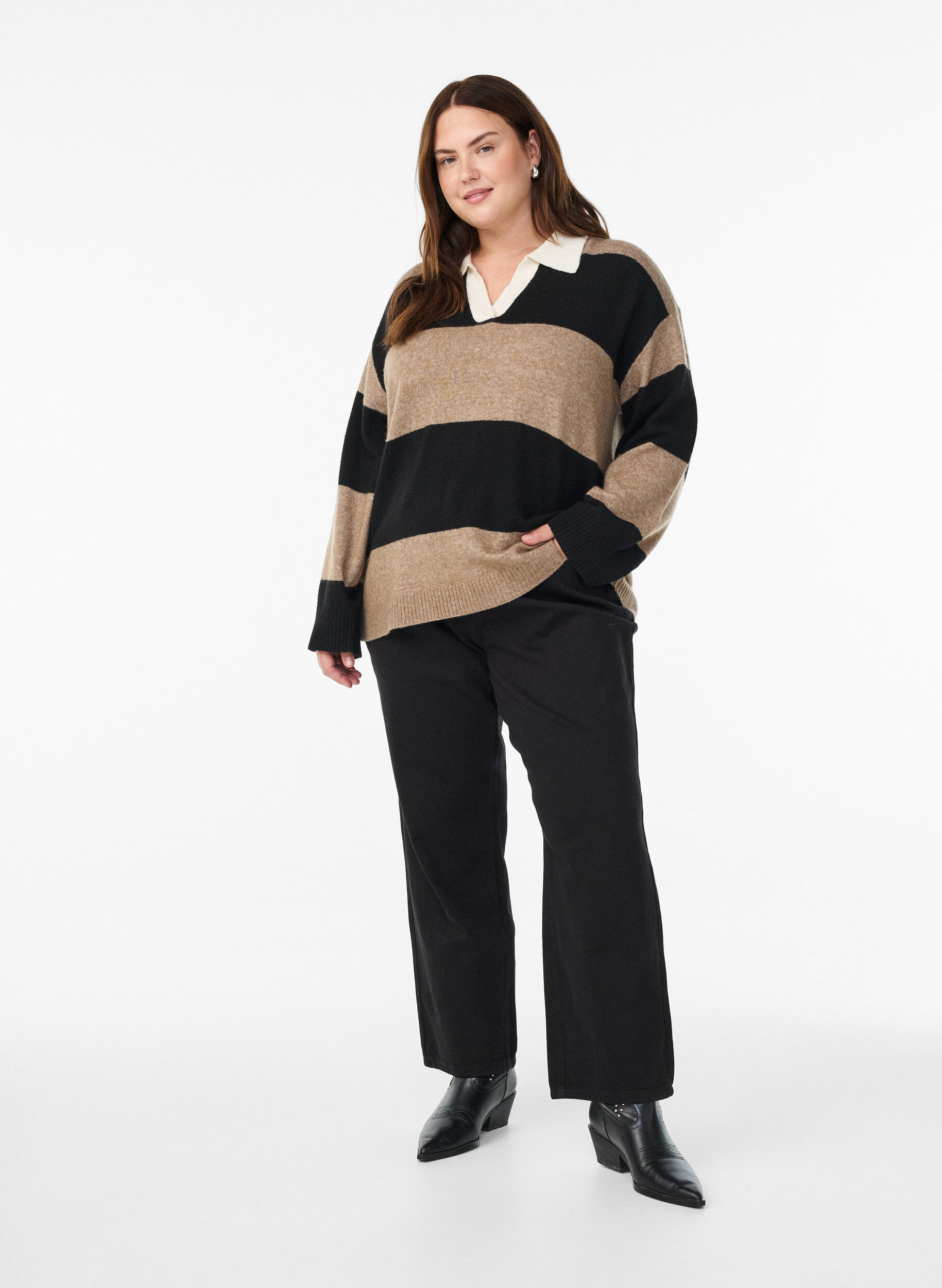 Zizzi Stickad blus med krage och v-ringning, Svart, Model image number 1