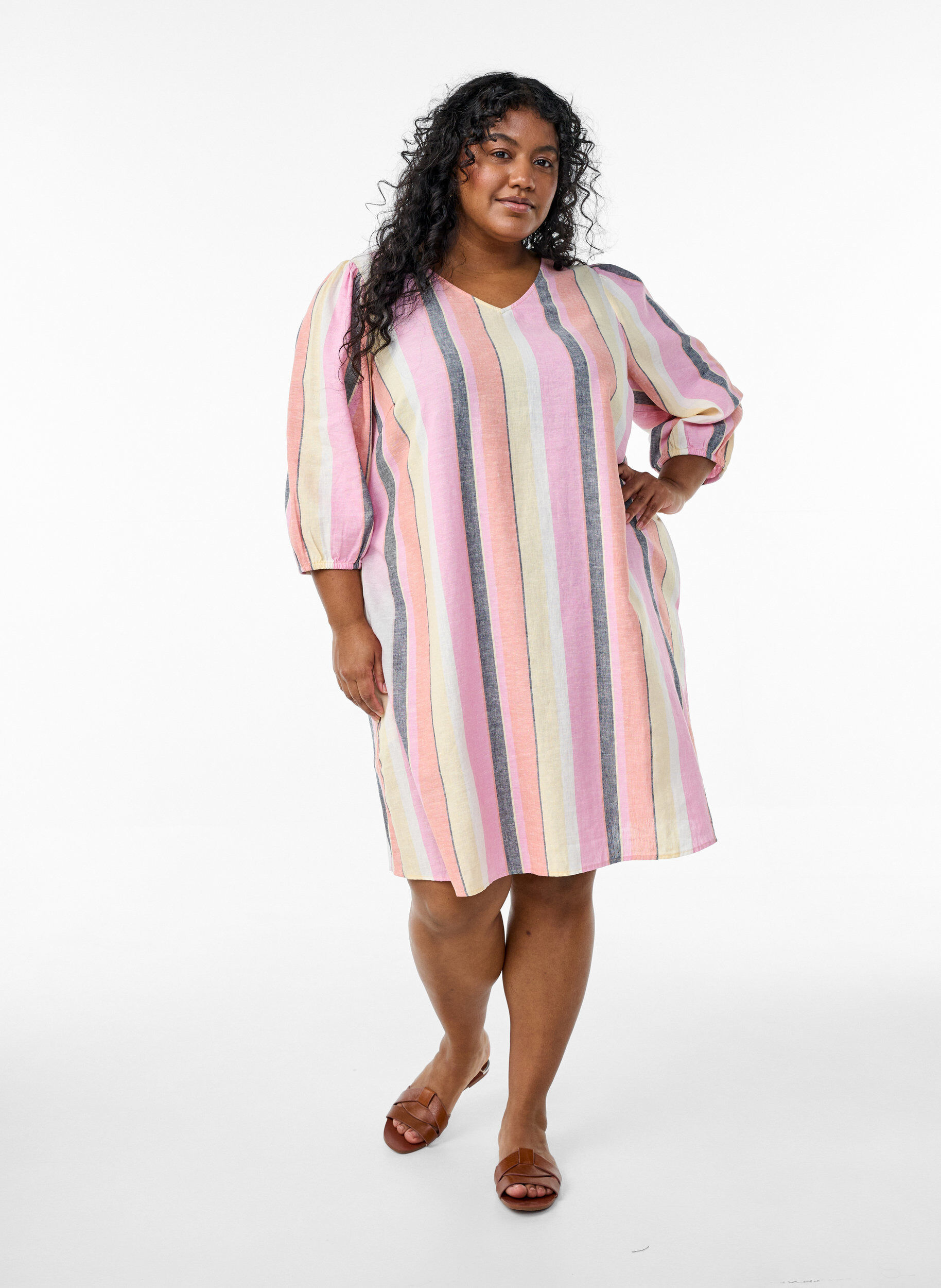 Zizzi Kort kl&auml;nning i linne och viskos med 3/4-&auml;rmar, Gul, Model image number 1