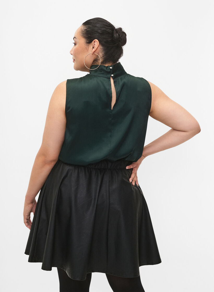 Ärmlös topp i viskos med detaljer, Scarab, Model image number 1