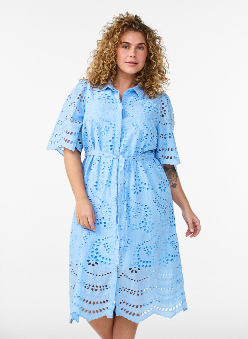 Skjortkl&auml;nning i broderie anglaise med knytb&auml;lte, Bl&aring;, Model image number 0