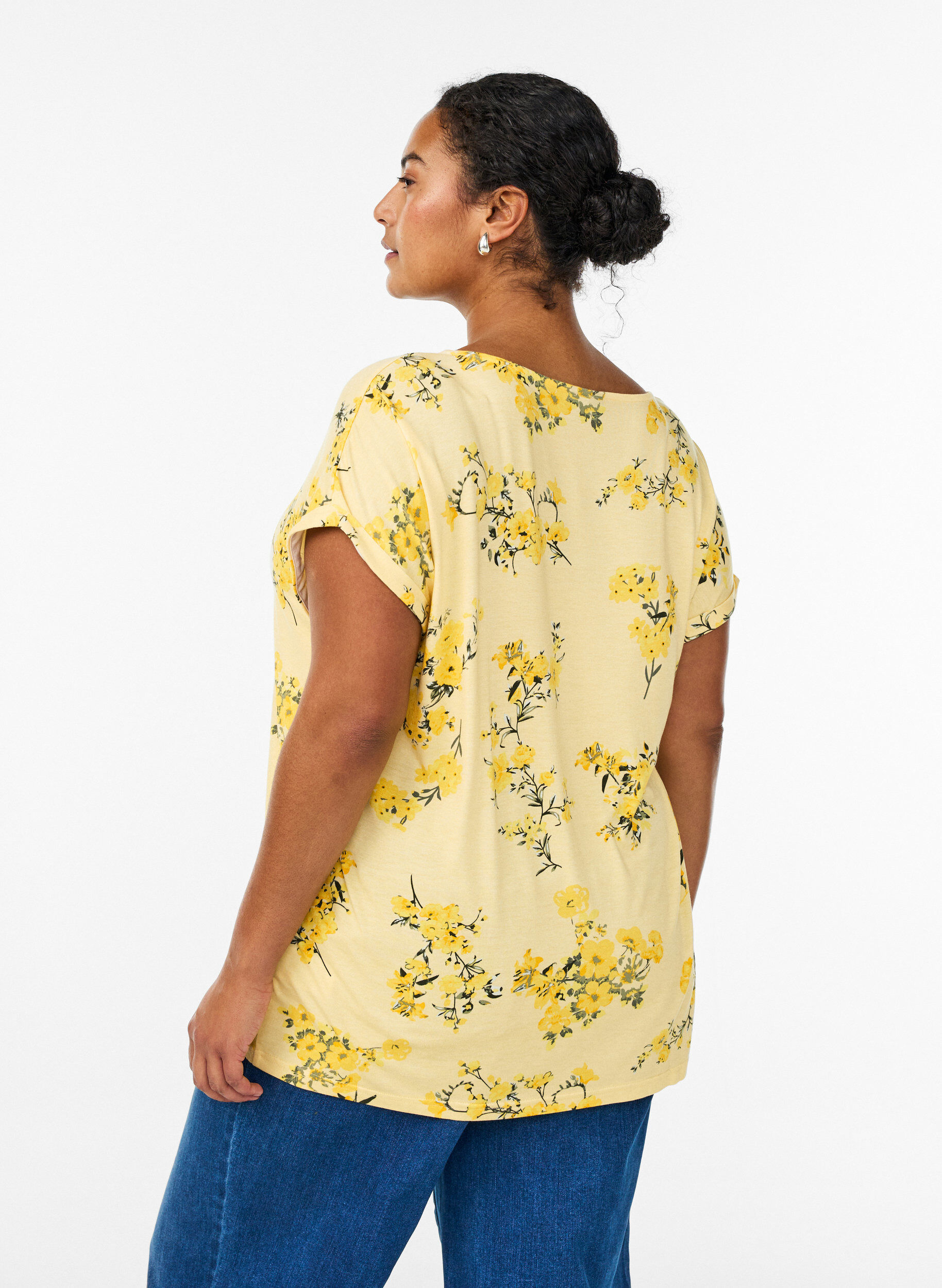 Zizzi T-shirt med blommigt tryck, Gul, Model image number 2