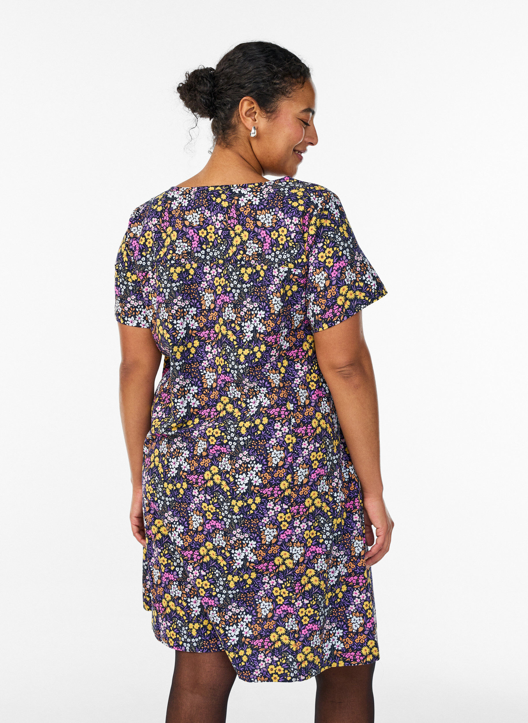 ZizziKort a-linjeformad kl&auml;nning med blomm&ouml;nster, Bl&aring;, Model image number 2