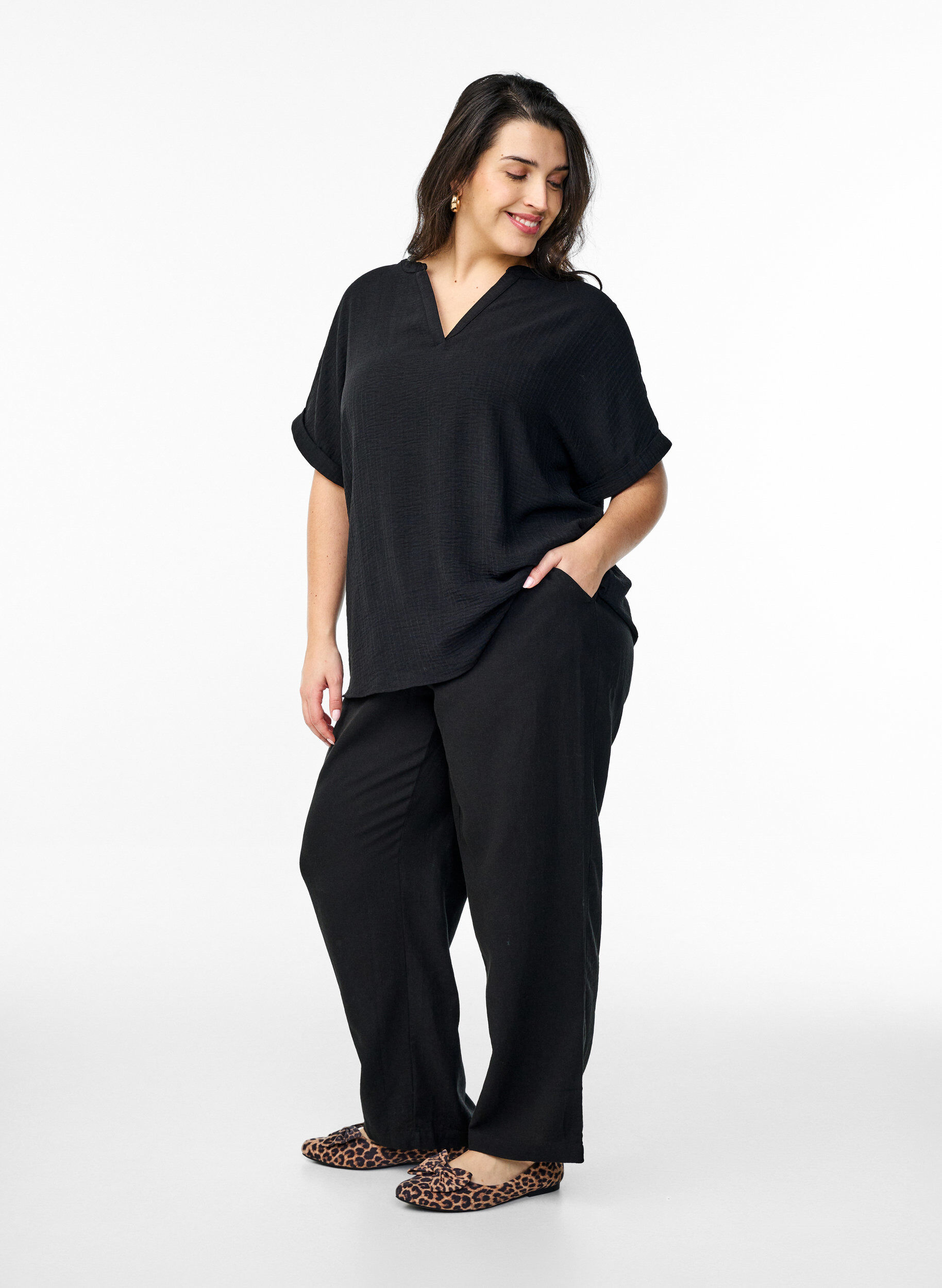 ZizziL&ouml;s blus med korta &auml;rmar, Svart, Model image number 1