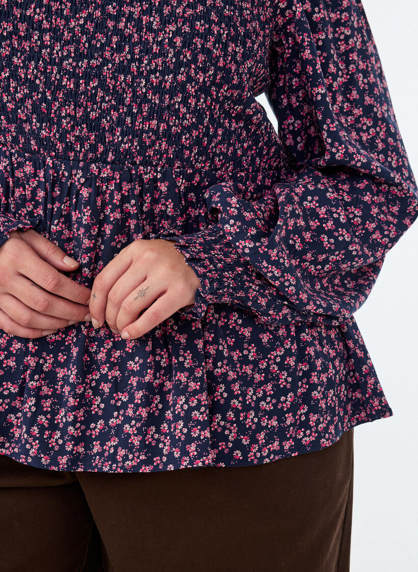 Blus med smock upptill och blommigt m&ouml;nster, Bl&aring;, Model image number 3