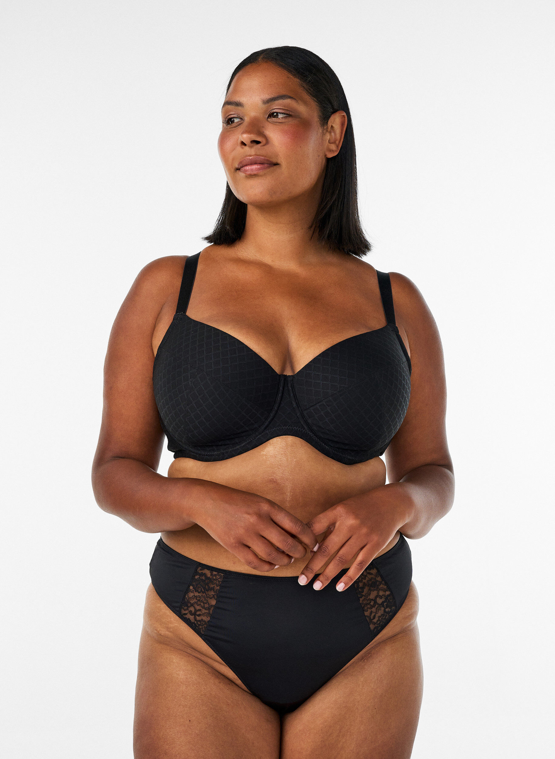 ZizziVadderad BH i mikrofiber med rutigt m&ouml;nster, Svart, Model image number 1