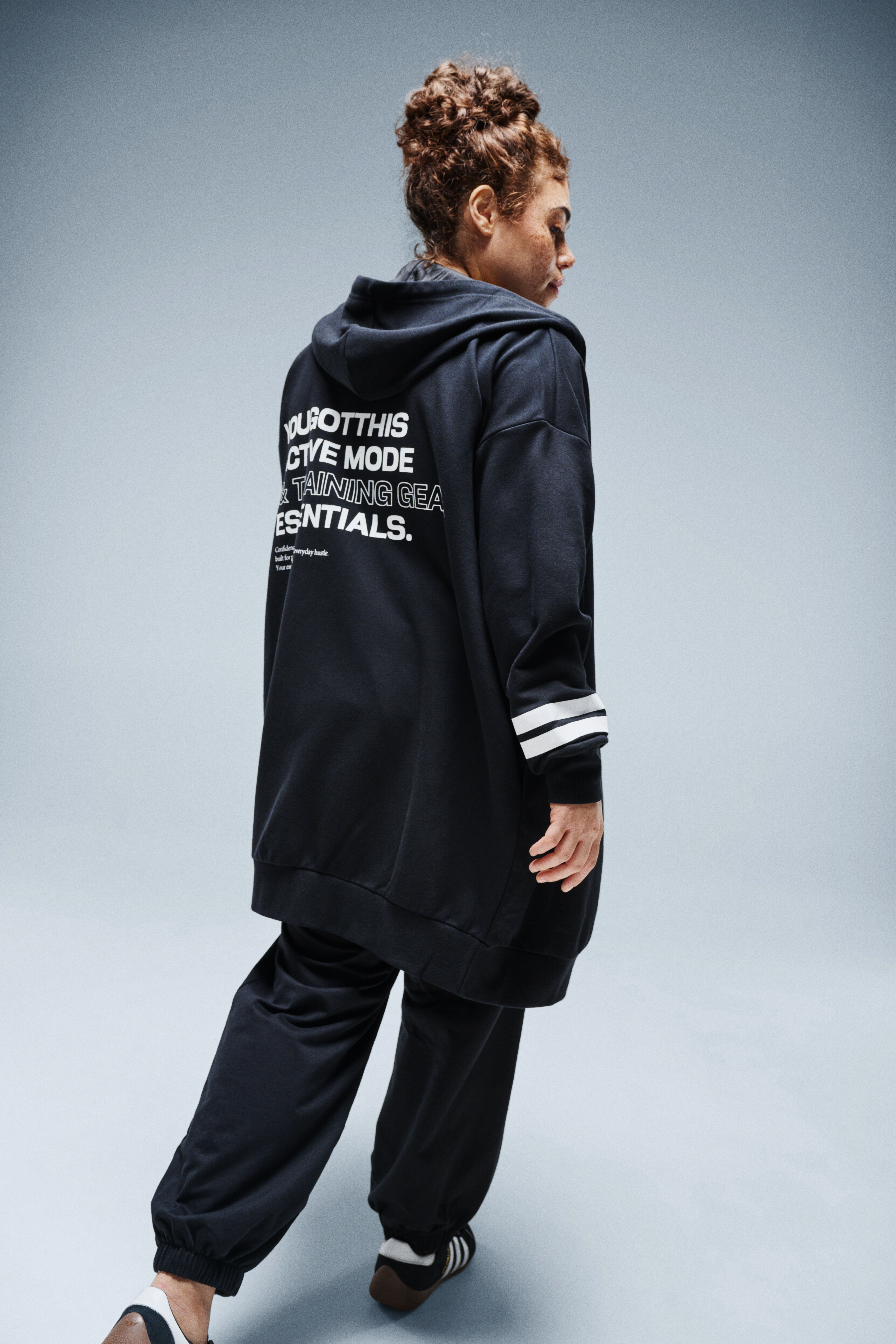 Zizzi L&aring;ng svettkofta, , Model