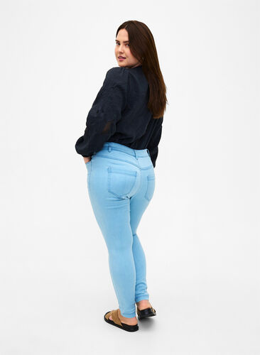 Viona jeans med normal midja, Ex Lt Blue, Model image number 1