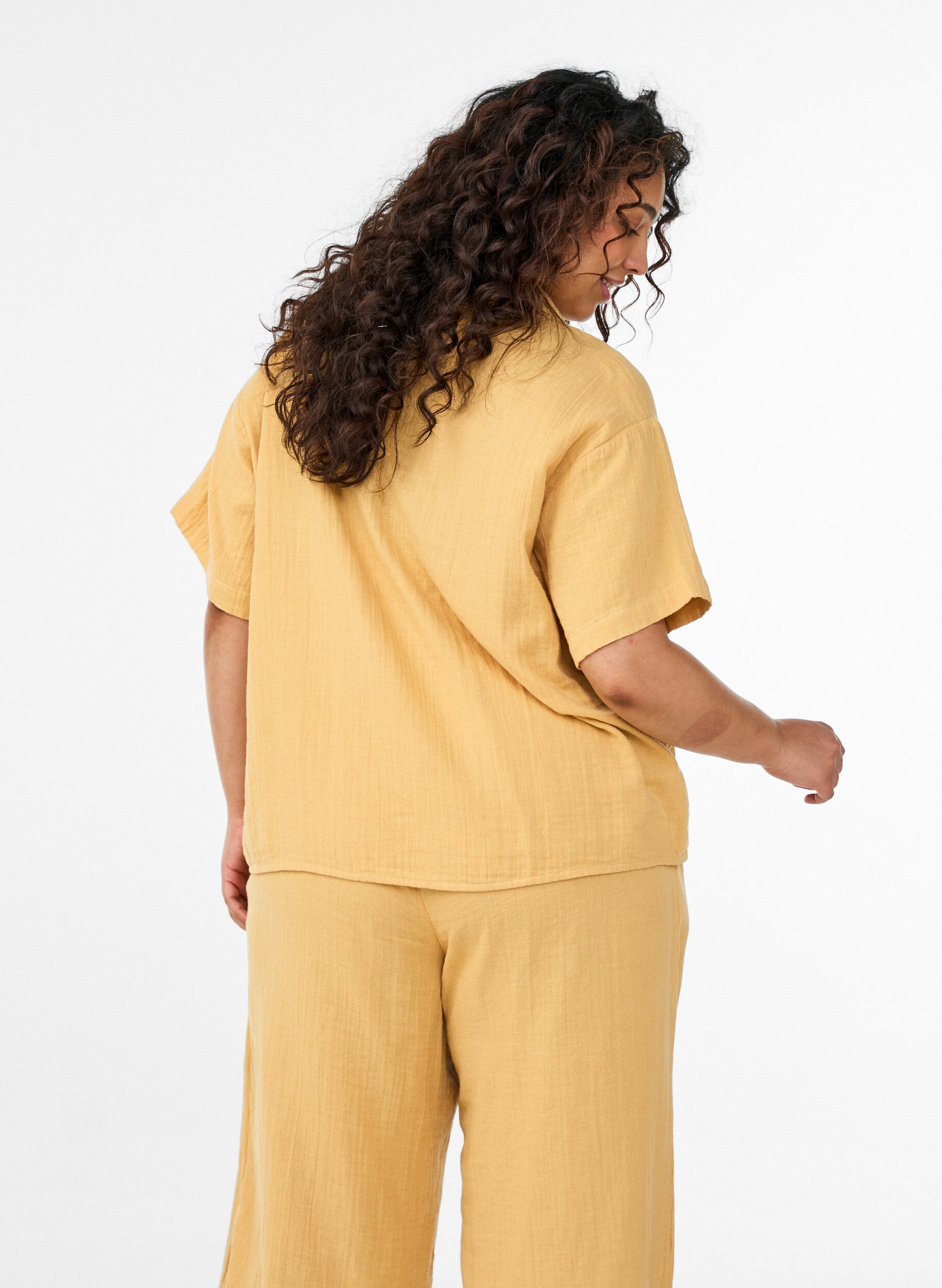 ZizziBlus i bomullsmuslin med korta &auml;rmar, Gul, Model image number 2
