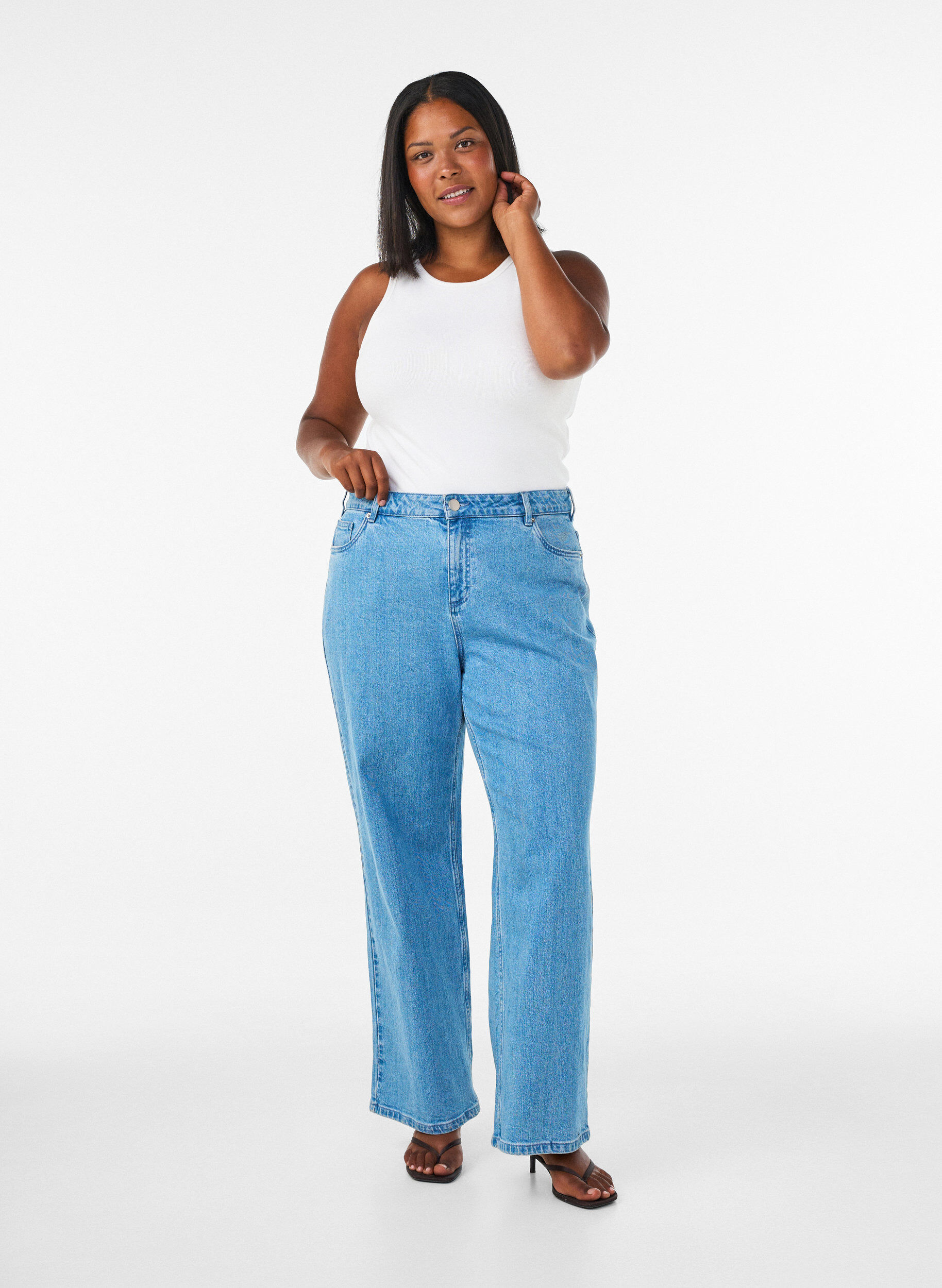 Jeans med vida ben och h&ouml;g midja, Bl&aring;, Model