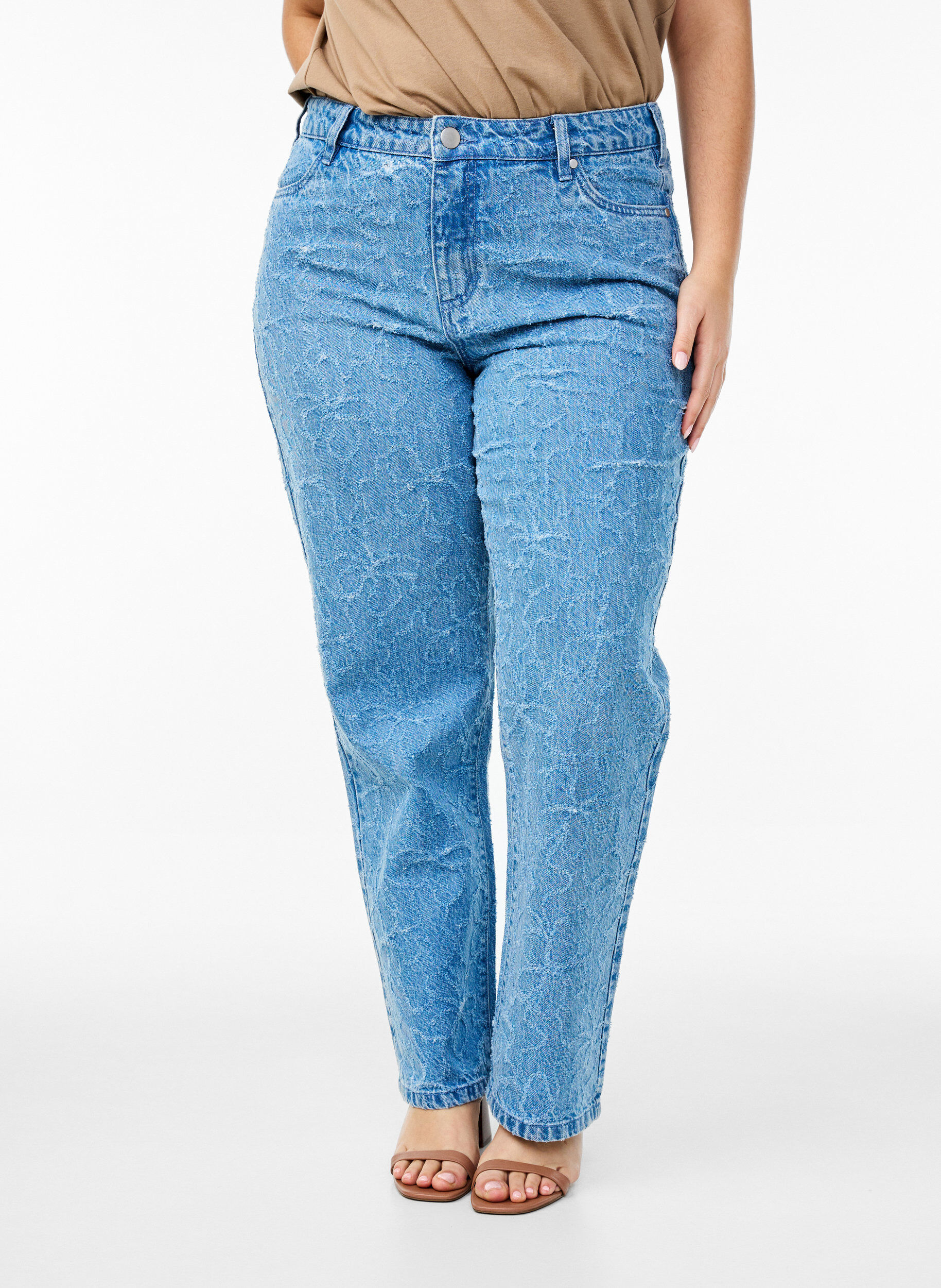 Zizzi Gemma-jeans med h&ouml;g midja och blommigt m&ouml;nster, Bl&aring;, Model image number 3