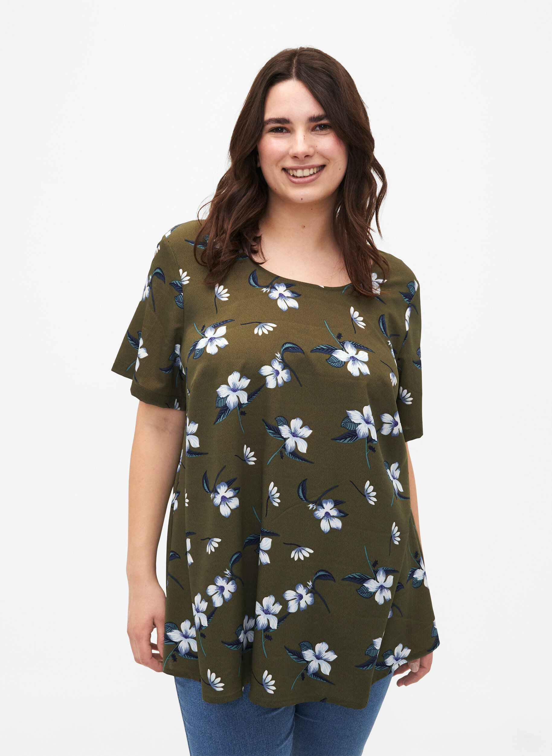 Zizzi FLASH - blus med kort &auml;rm och tryck, Olive Night Flower, Model image number 0