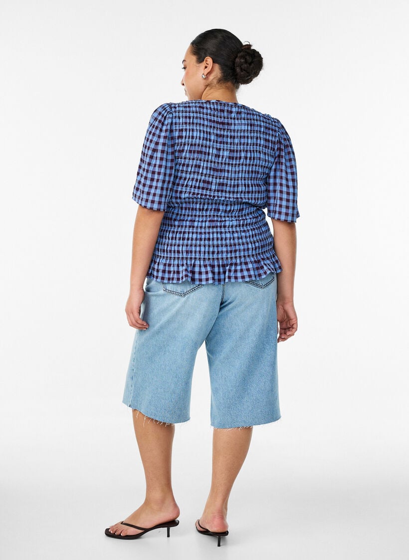 Croppade jeans med en sliten look och r&aring;a kanter, Bl&aring;, Model image number 1