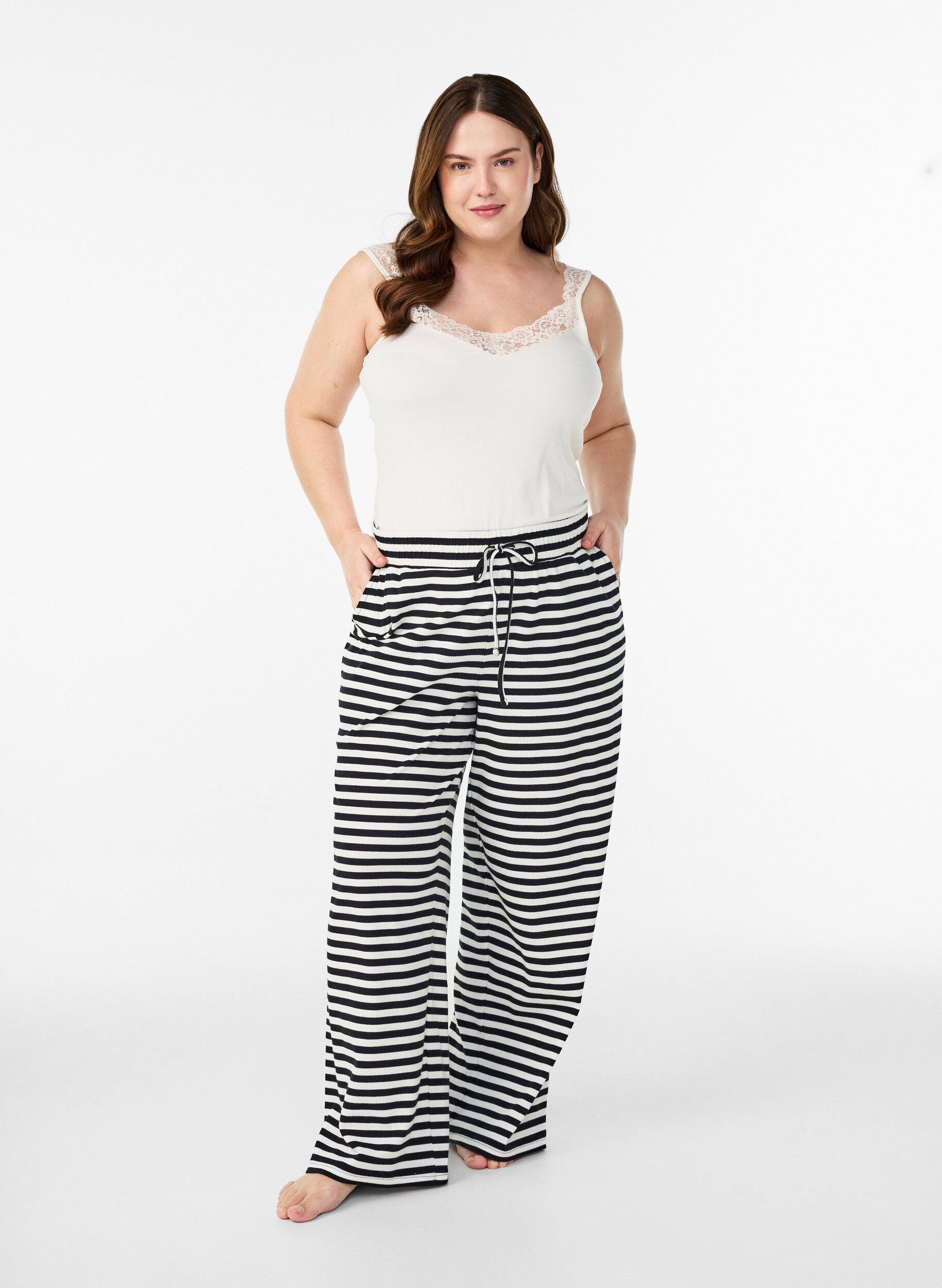 Randiga pyjamasbyxor med h&ouml;g midja och vida ben, Svart, Model