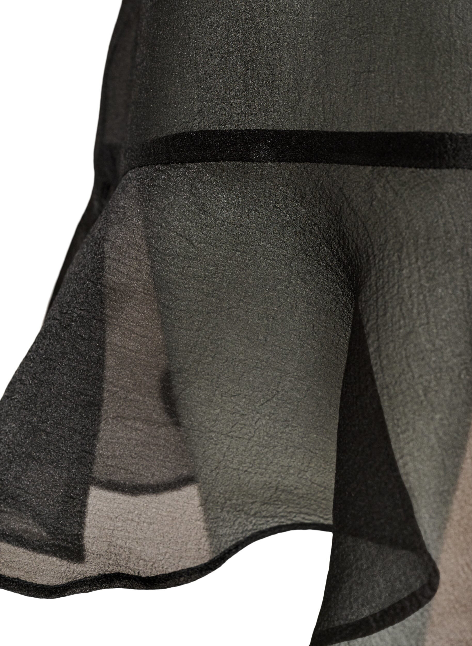 ZizziKort kl&auml;nning i organza med volangkant, Svart, Packshot image number 3