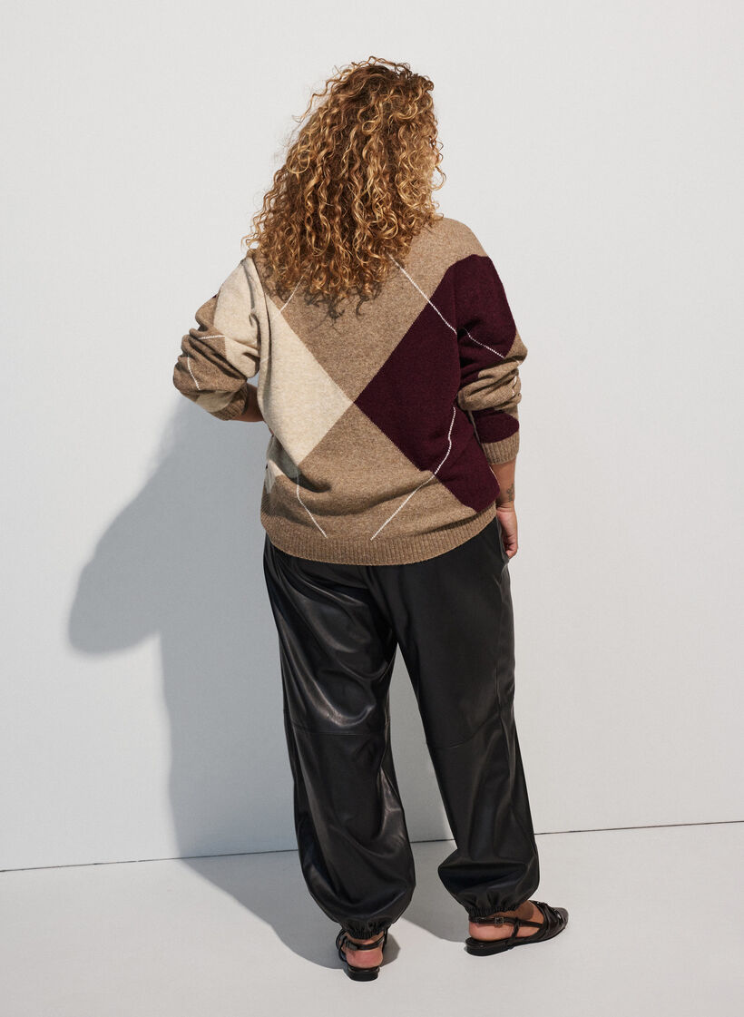 Stickat med harlekinm&ouml;nster, Brun, Model image number 2