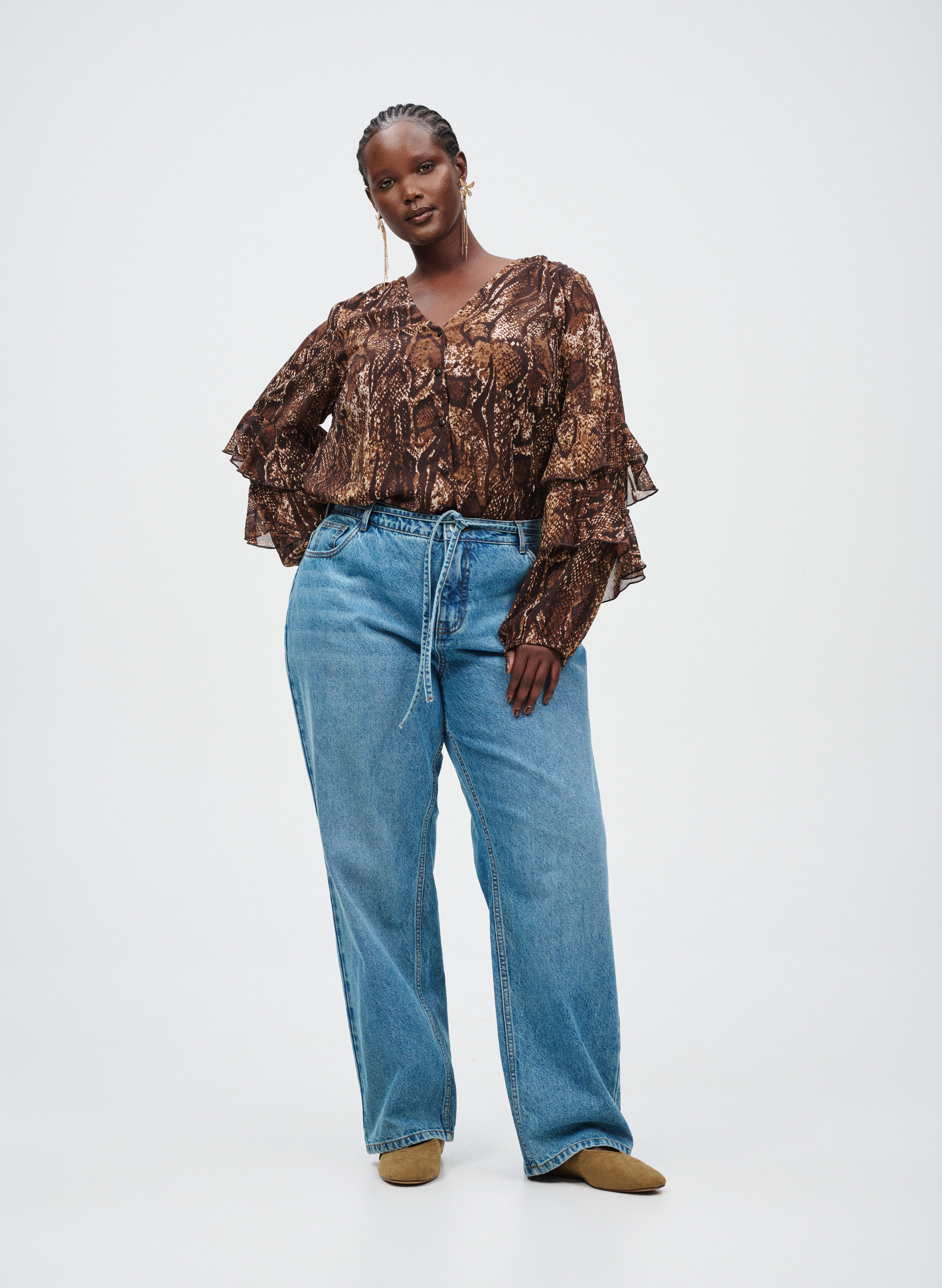 Blus med volanger, , Model