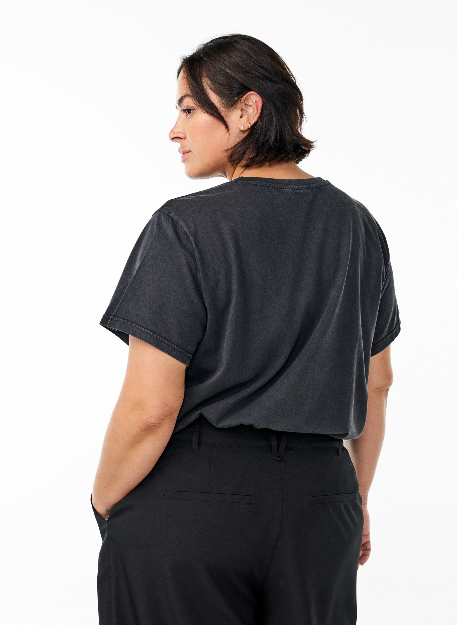 Zizzi T-shirt i ekologisk bomull med strasstenar och fj&auml;rilsmotiv, Gr&aring;, Model image number 2