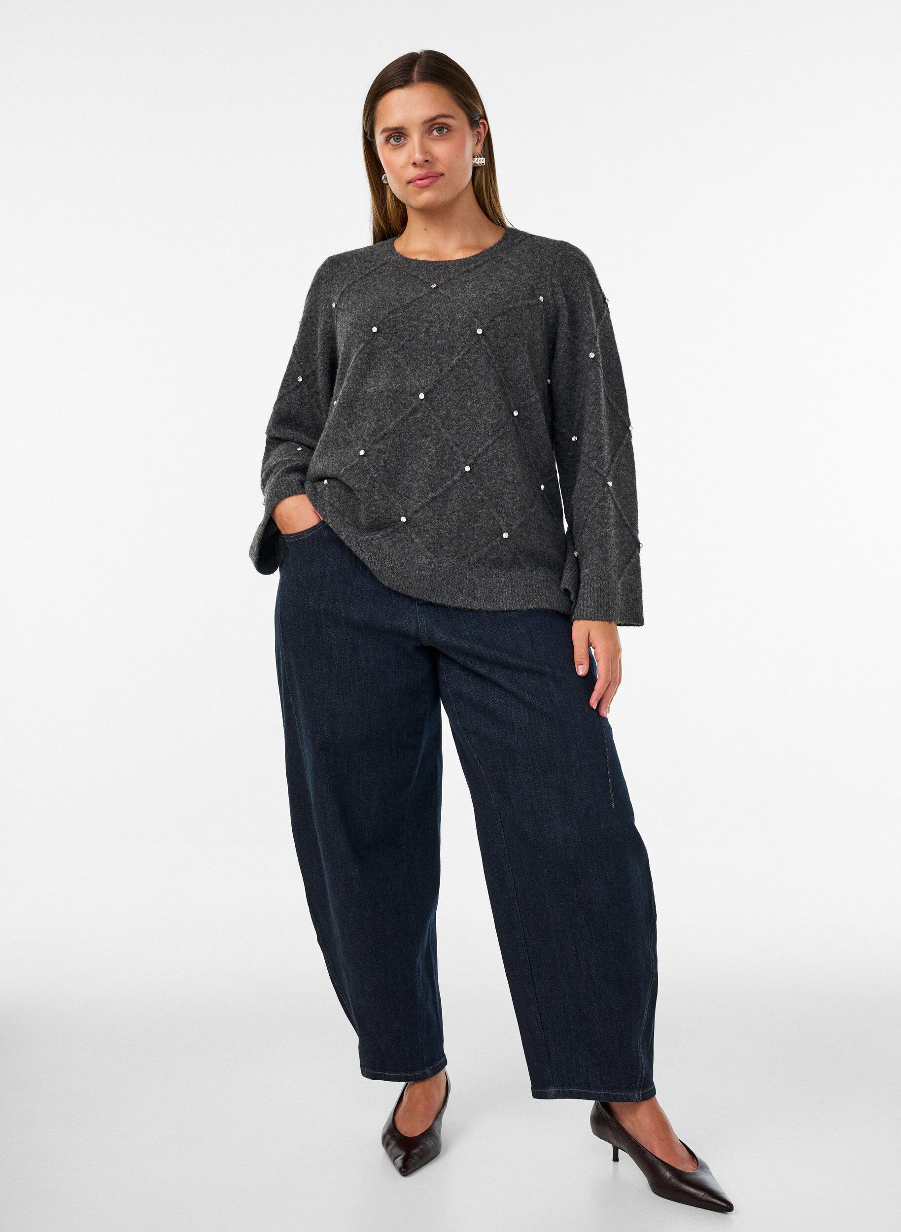 ZizziBlus i stickat med strass och diamantm&ouml;nster, Gr&aring;, Model image number 1