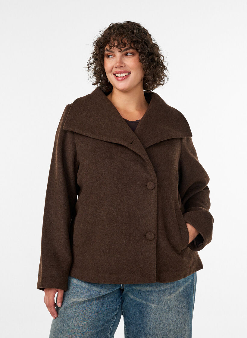 Kort jacka med asymmetrisk kn&auml;ppning, Brun, Model image number 0