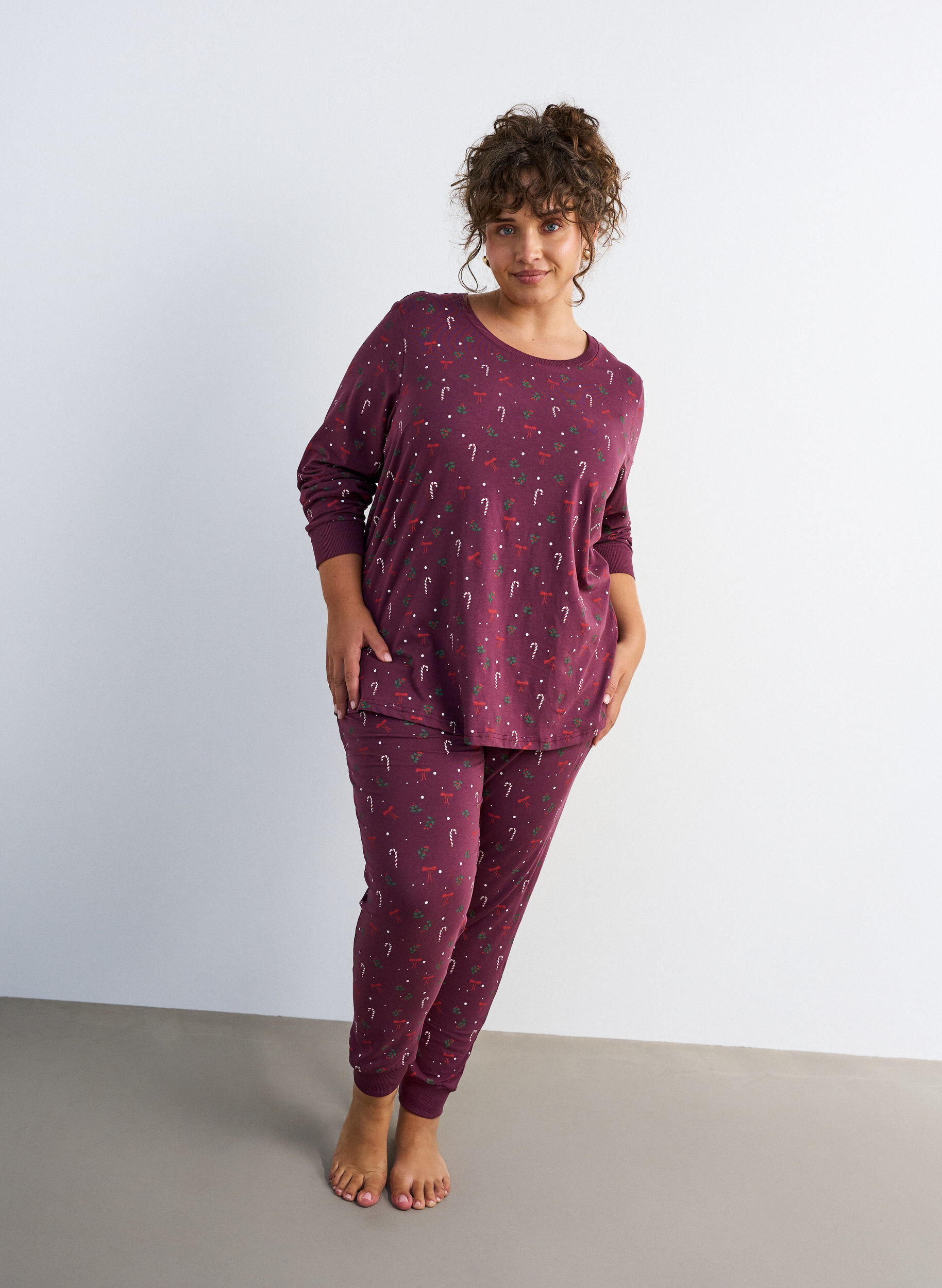 ZizziM&ouml;nstrad nattopp, M&ouml;rk Bordeaux, Model image number 1