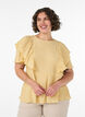 Blus med smock och volang&auml;rmar, Gul, Model image number 0