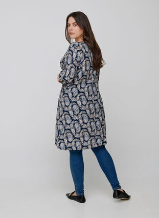 Viskosklänning med paisleymönster och a-form, Blue Paisley AOP, Model image number 1