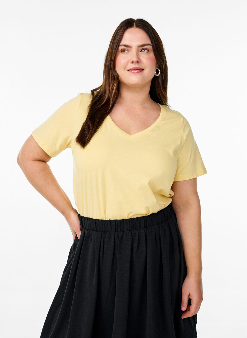 Kort&auml;rmad t-shirt med v-hals, Gul, Model image number 0