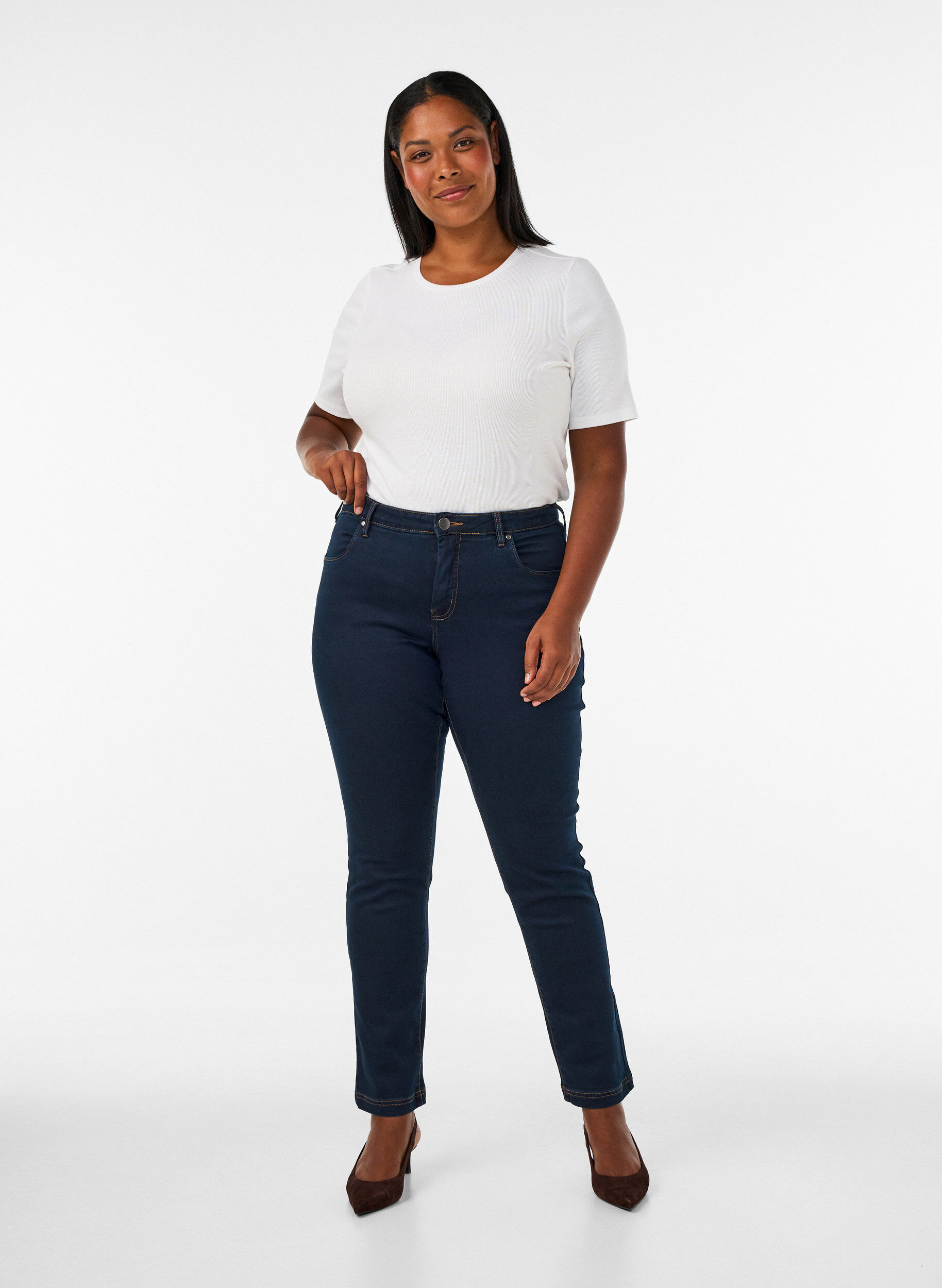 Slim fit Emily jeans med normalh&ouml;g midja, Bl&aring;, Model
