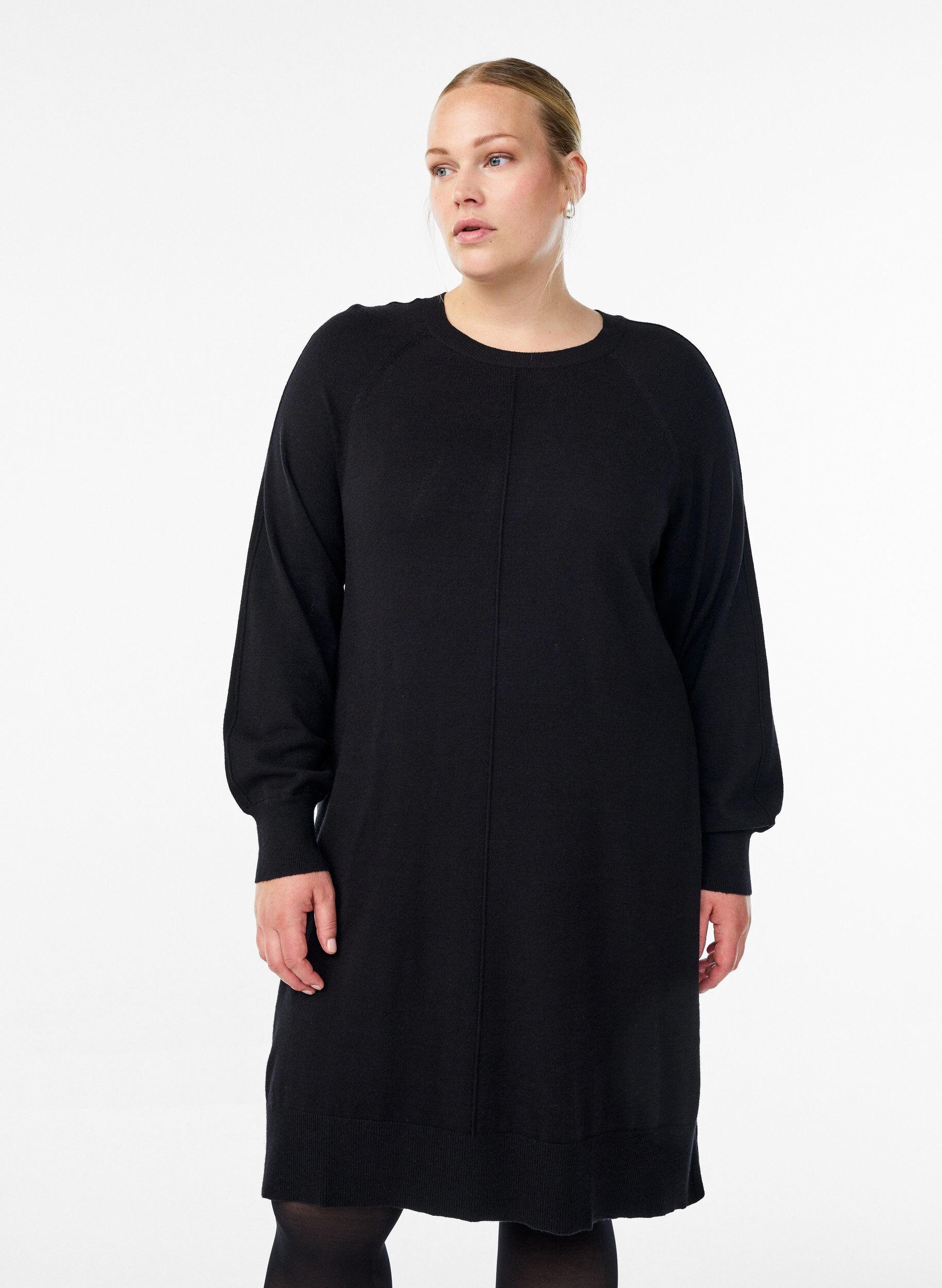 Stickad kort kl&auml;nning med raglan&auml;rm och mitts&ouml;m, Svart, Model