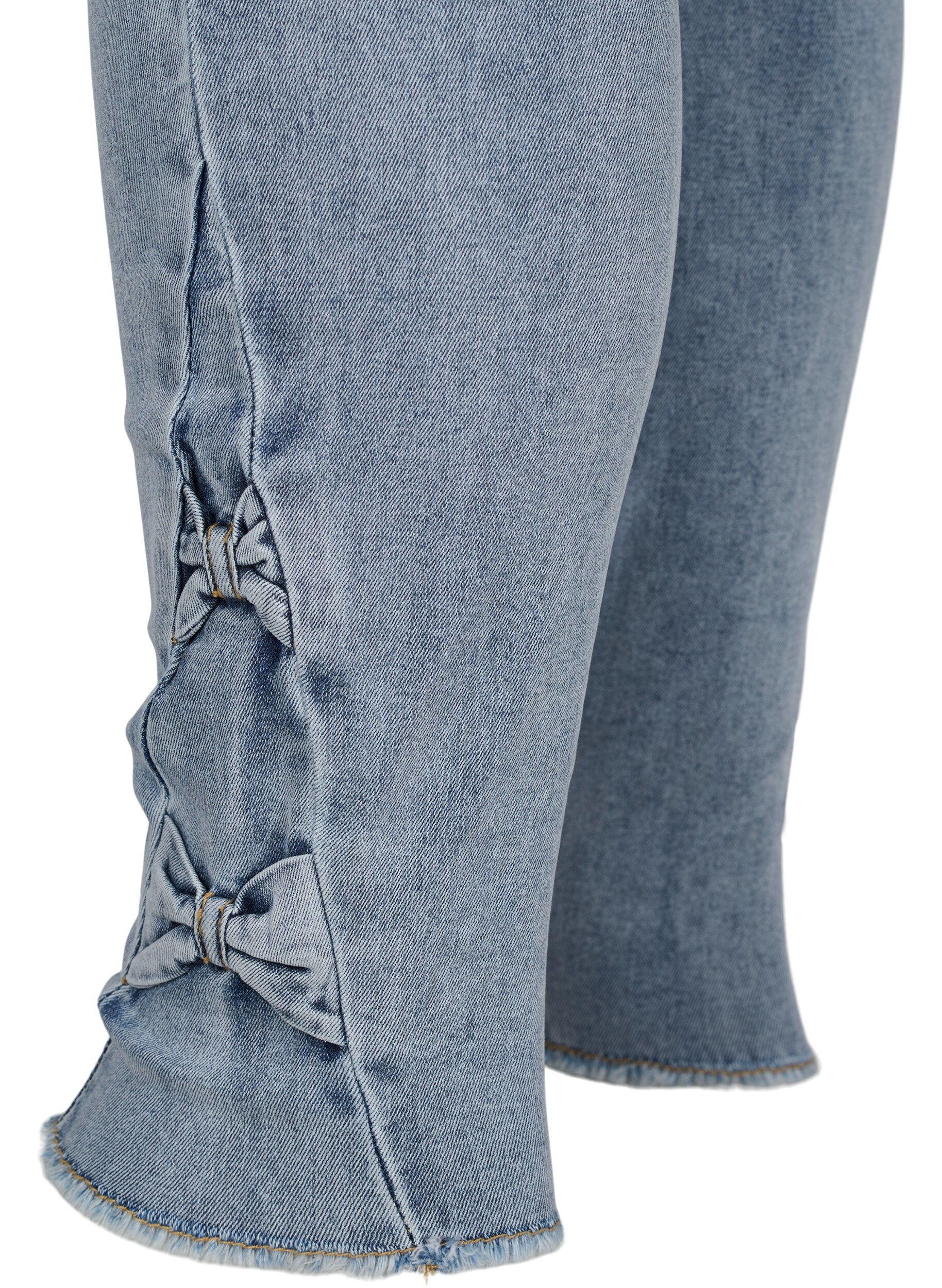 Zizzi Croppade Amy jeans med rosetter, Light blue, Packshot image number 3