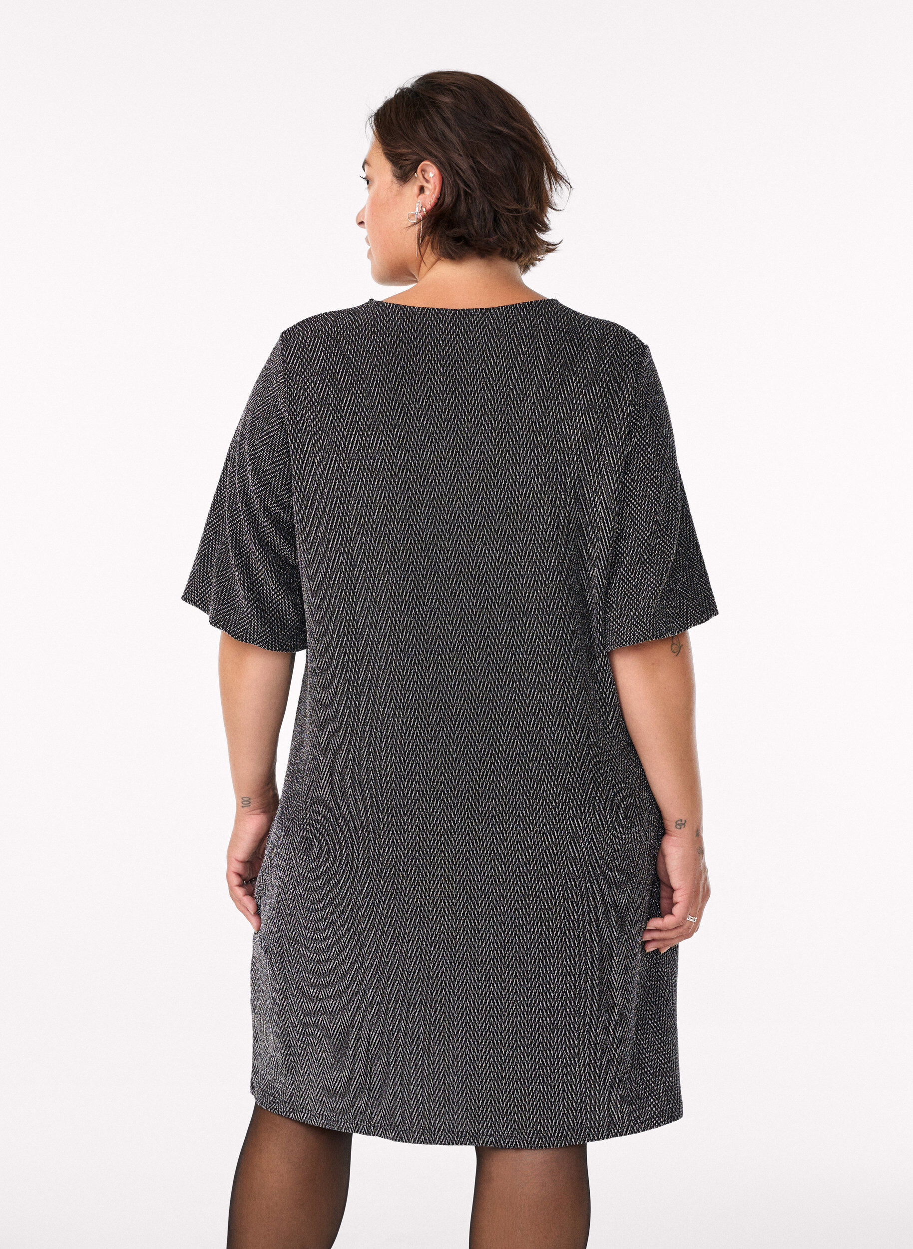 Zizzi Kort kl&auml;nning med glitterm&ouml;nster, Svart, Model image number 2