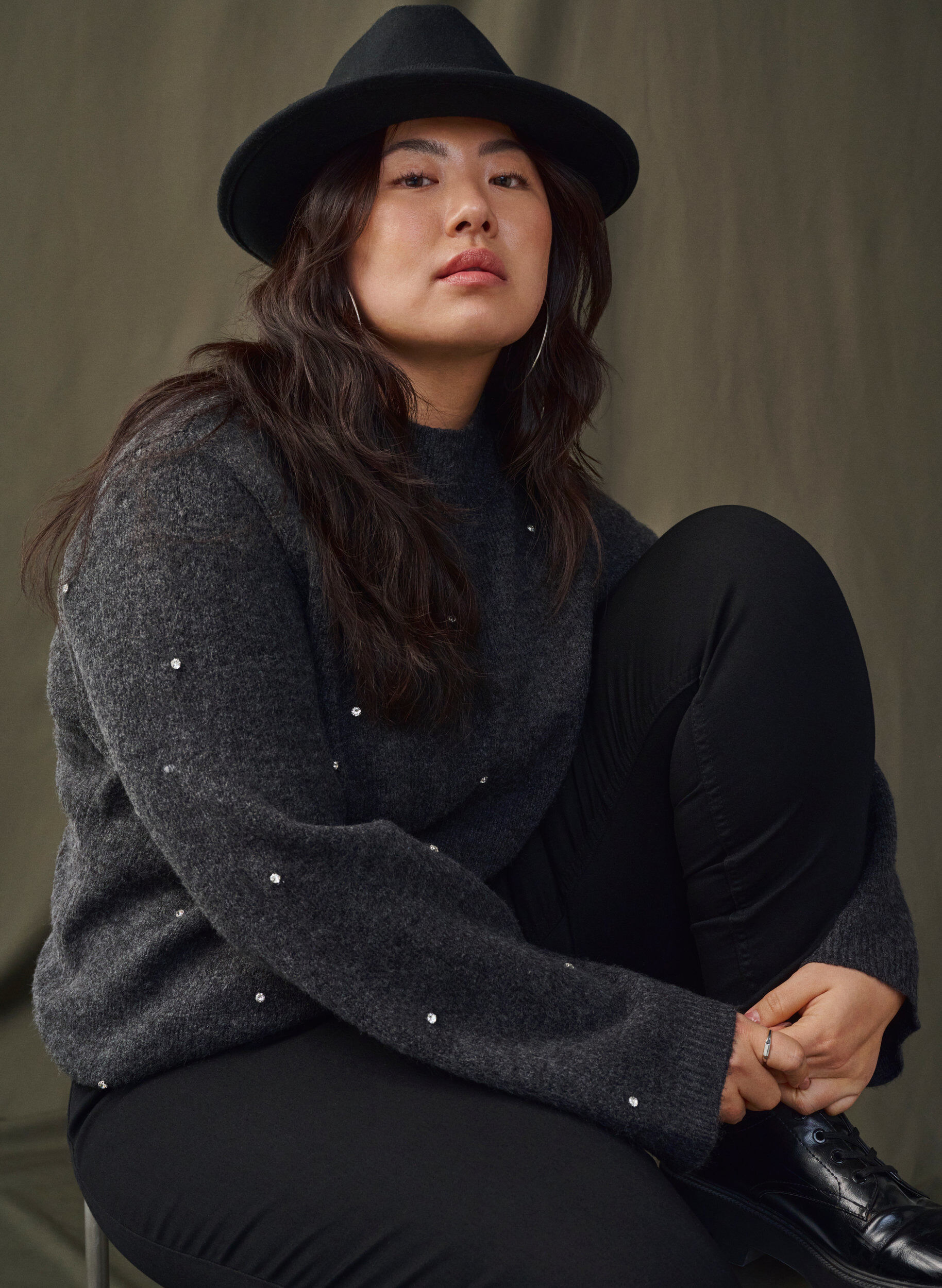 Zizzi Stickad blus med strassstenar och h&ouml;g halsringning, Dark Grey Melange, Image image number 0