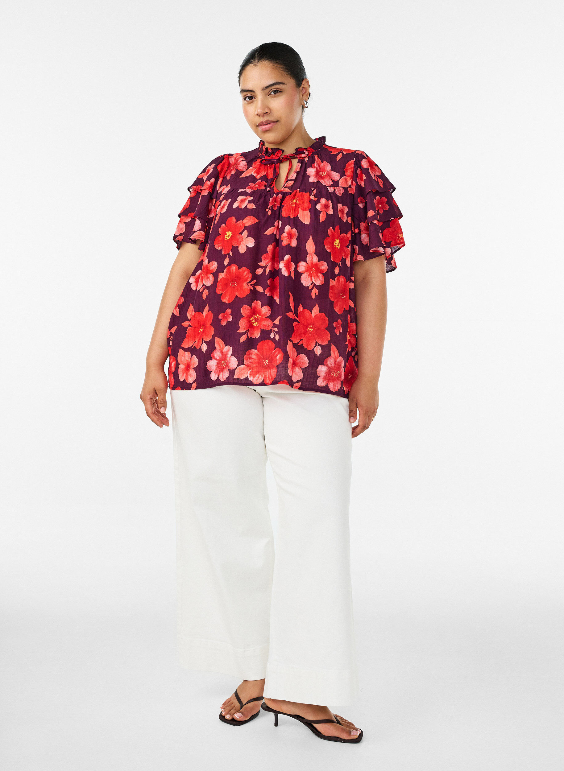 ZizziBlommig blus i viskos med volang&auml;rmar, Lila, Model image number 1