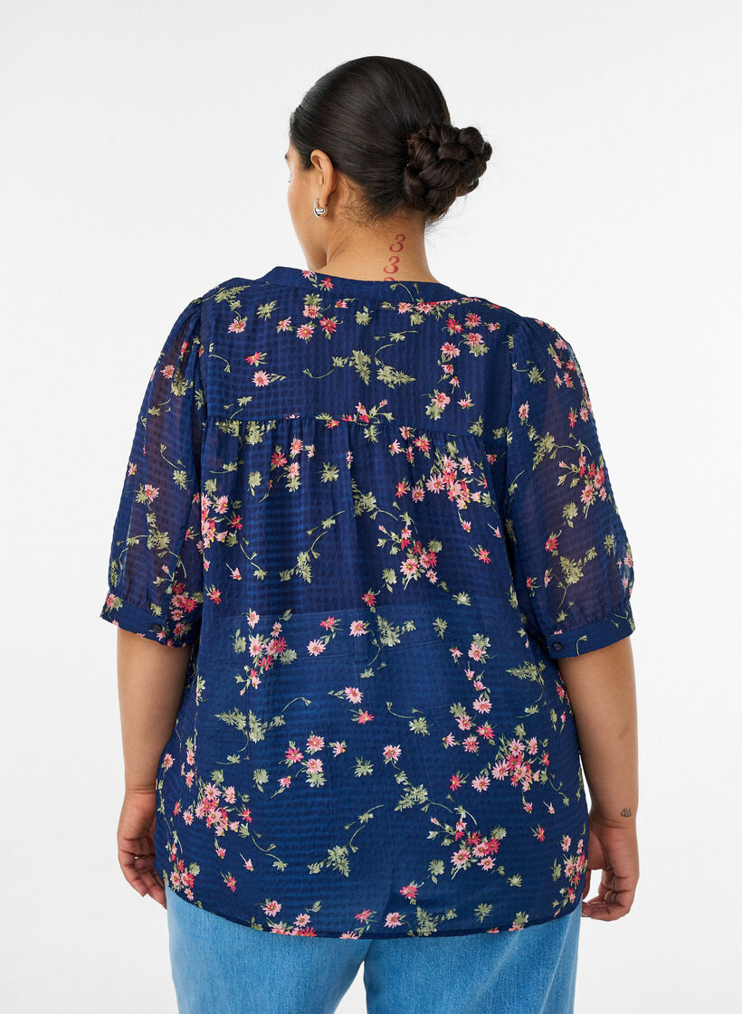 Blus med blommigt m&ouml;nster och v-ringning, Bl&aring;, Model image number 2