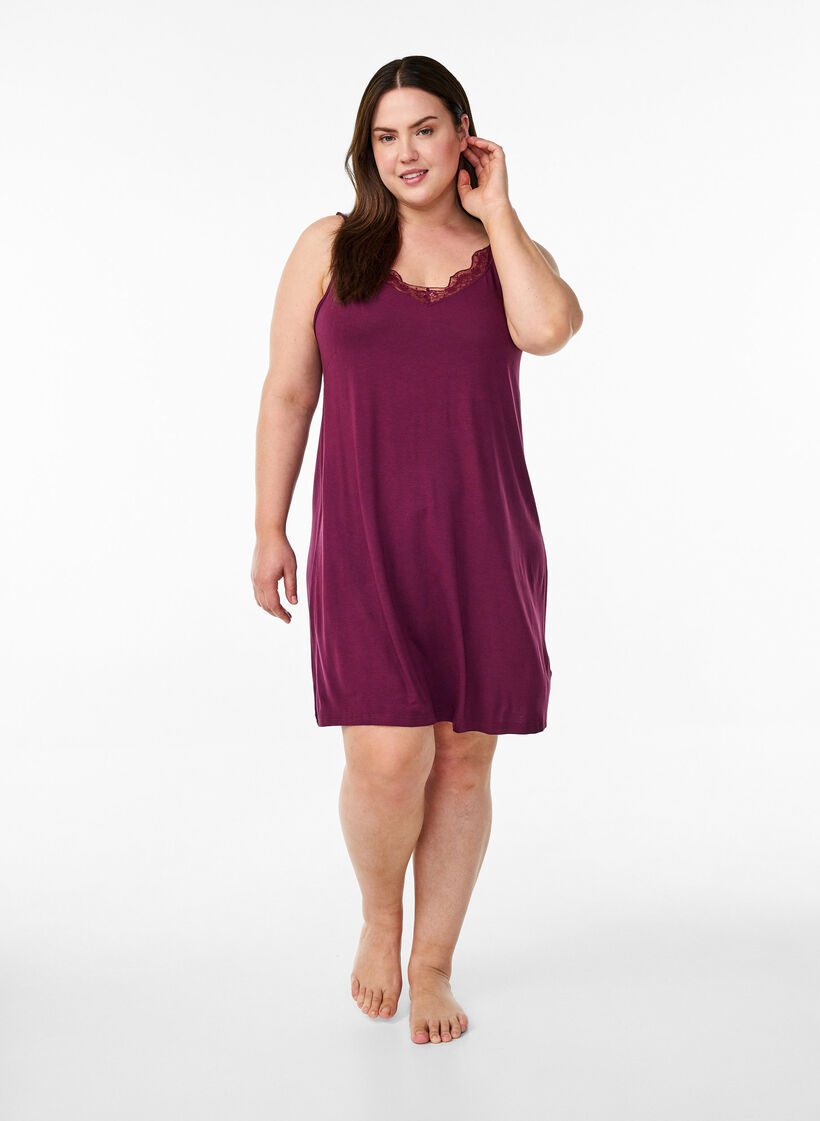 Nattlinne i viskos med spetskant, M&ouml;rk Bordeaux, Model image number 1