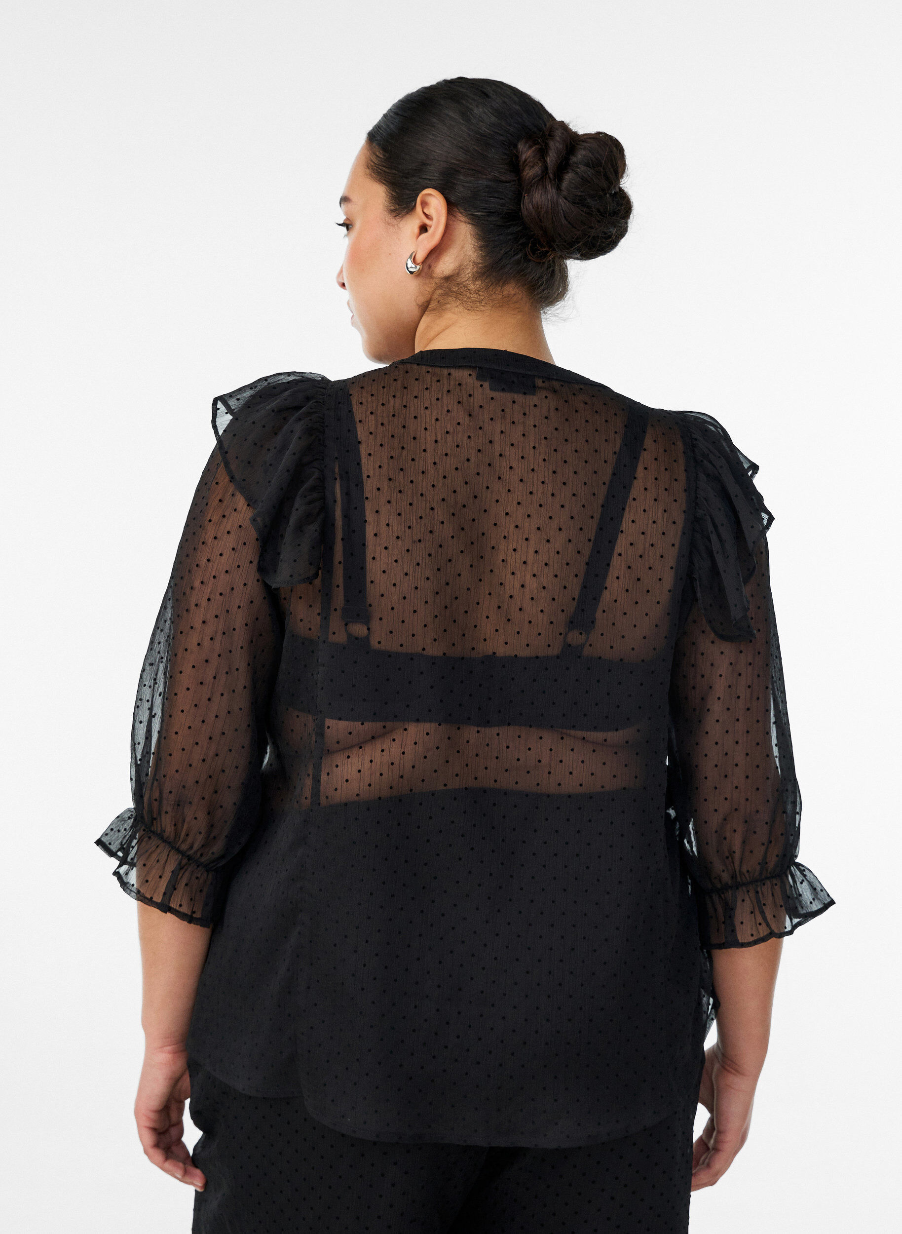 ZizziTransparent skjortblus med prickar och volangdetaljer, Svart, Model image number 2
