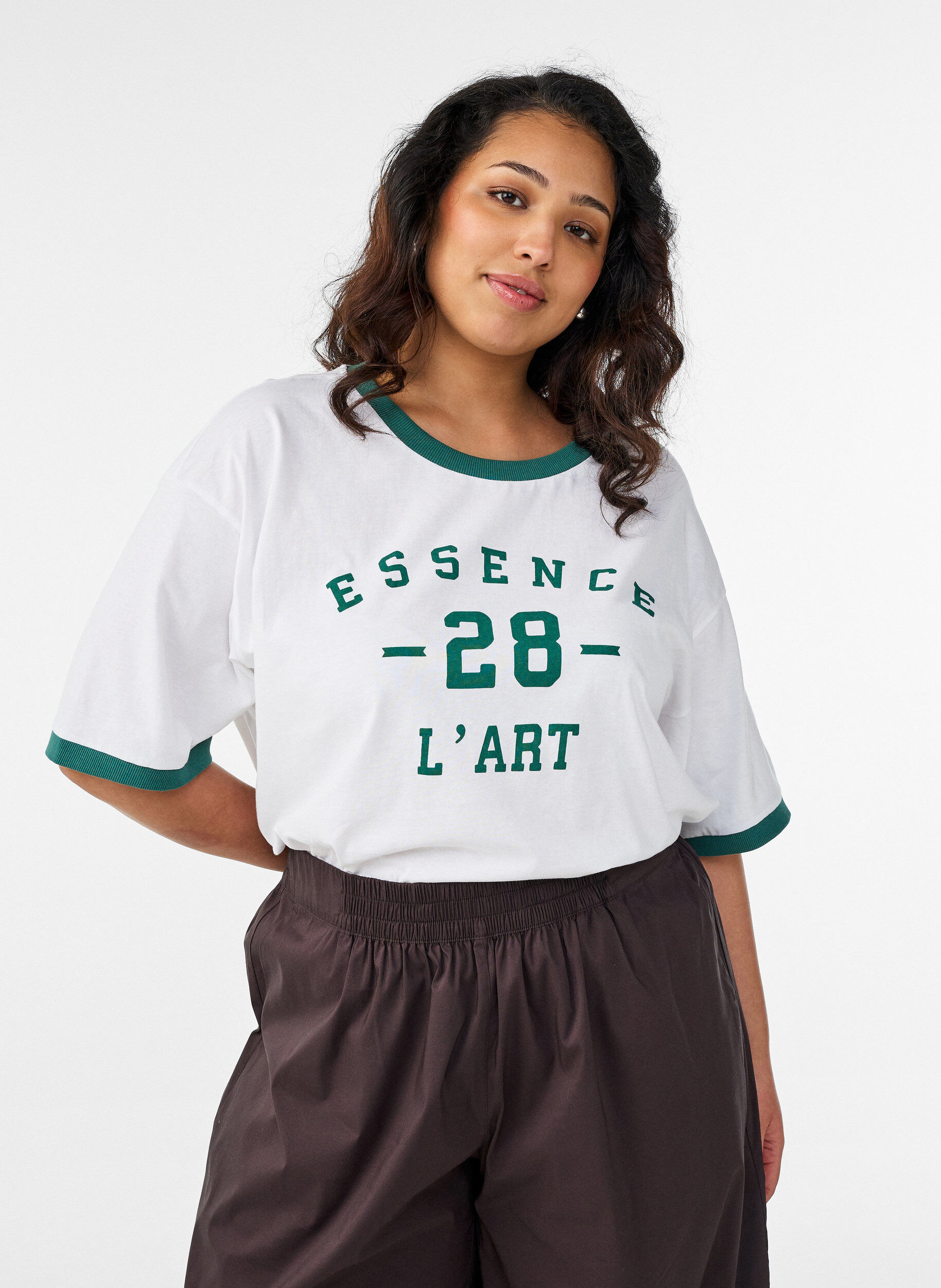 T-shirt i bomull med texttryck och boxig passform, Vit, Model