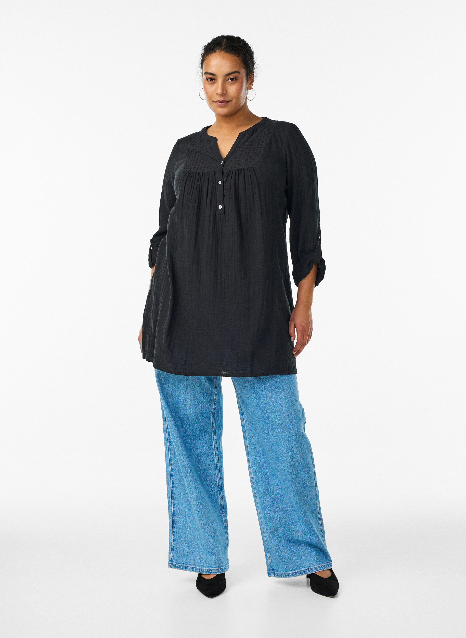 Zizzi Tunika i bomullsmuslin med broderie anglaise, Svart, Model image number 1