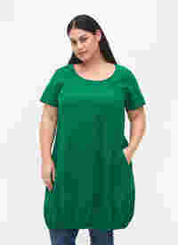 Kortärmad klänning i bomull, Verdant Green, Model