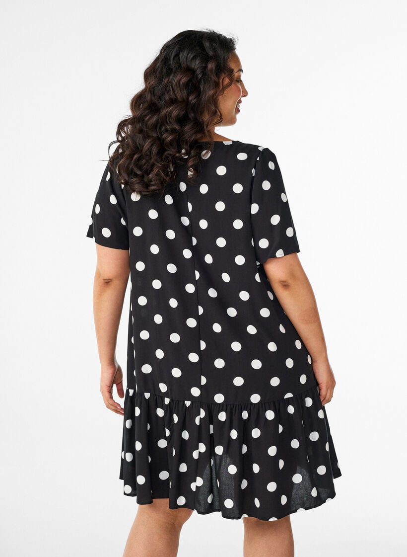 Kl&auml;nning i viskos med sk&auml;rning, Svart, Model image number 2