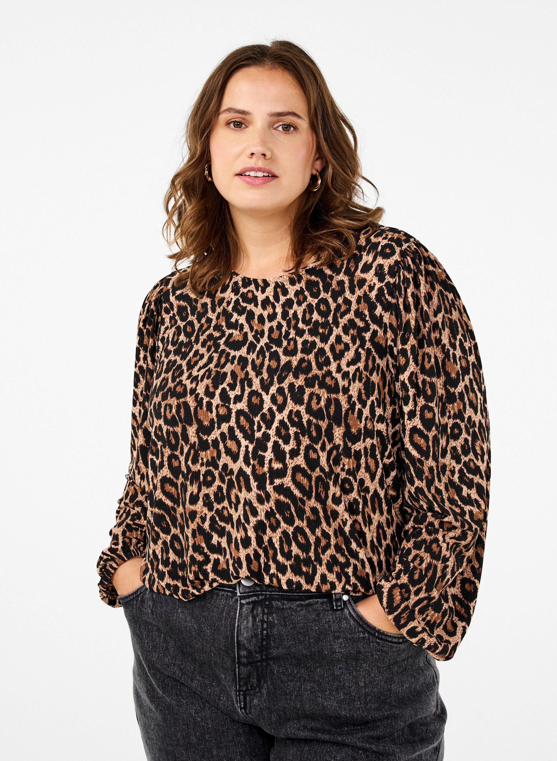 ZizziBlus med l&aring;nga &auml;rmar och leopardm&ouml;nster, Brun, Model image number 0