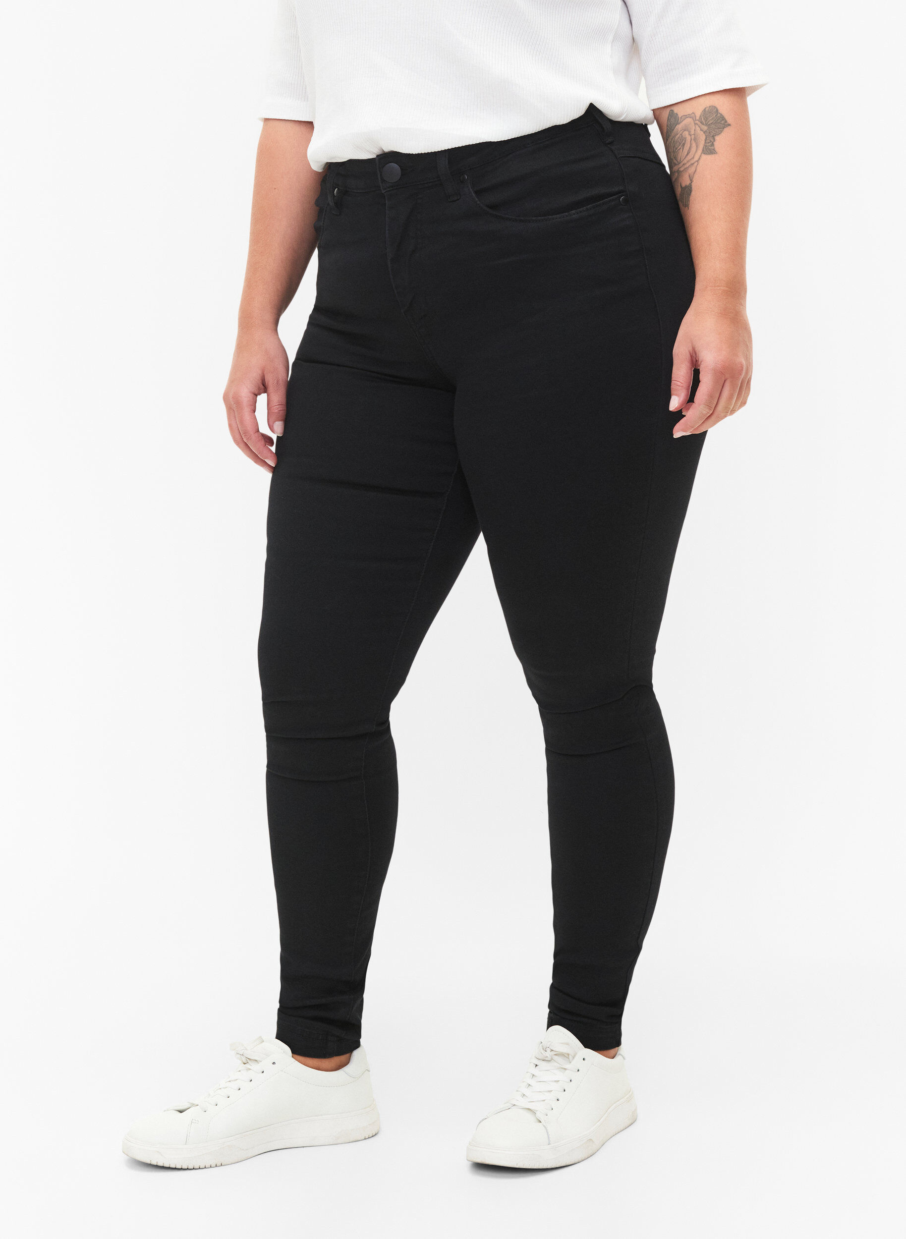 ZizziSuper slim Amy jeans med h&ouml;g midja, Black, Model image number 2