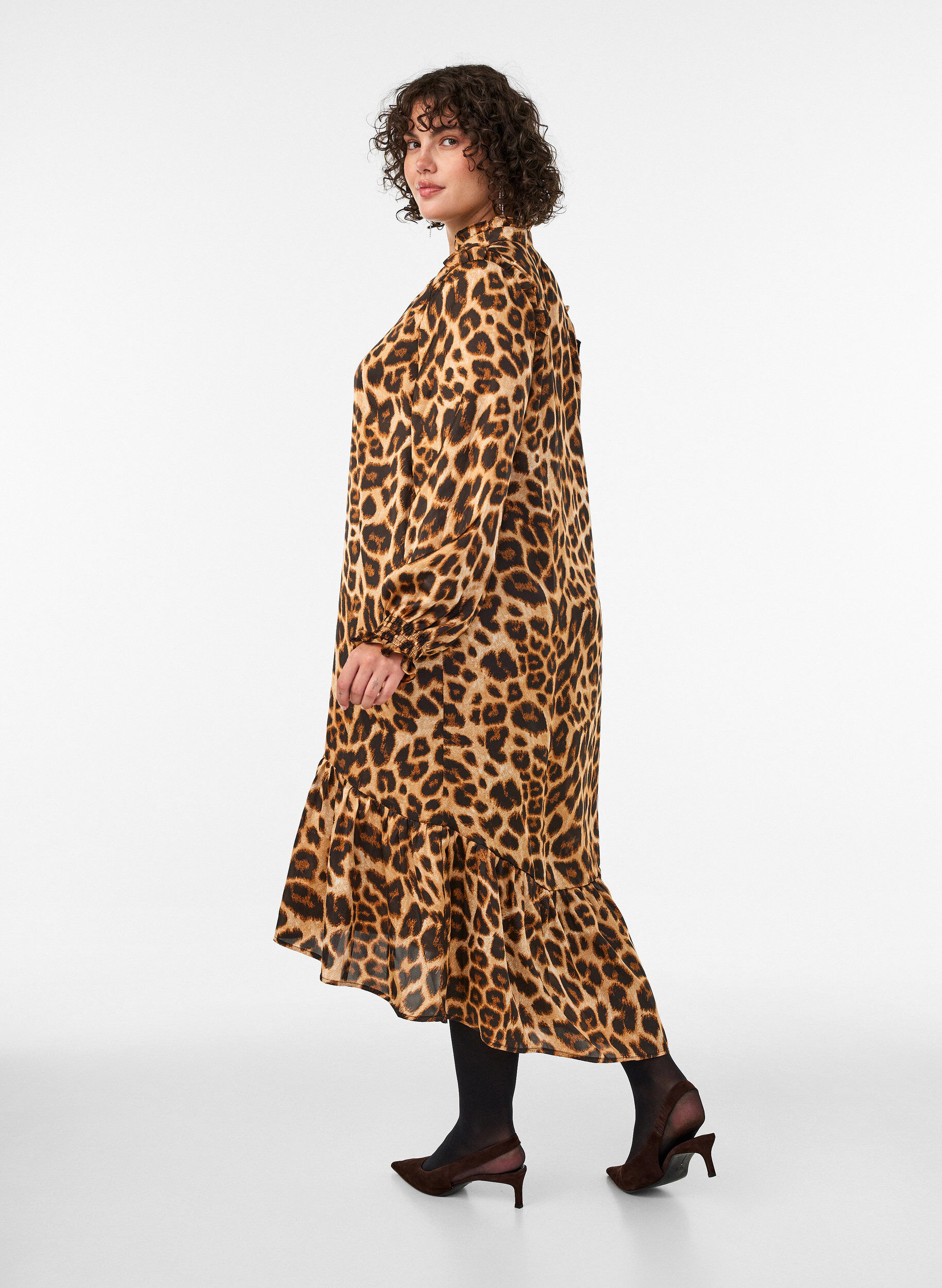 ZizziKl&auml;nning med leopardm&ouml;nster och volangdetaljer, Brun, Model image number 1