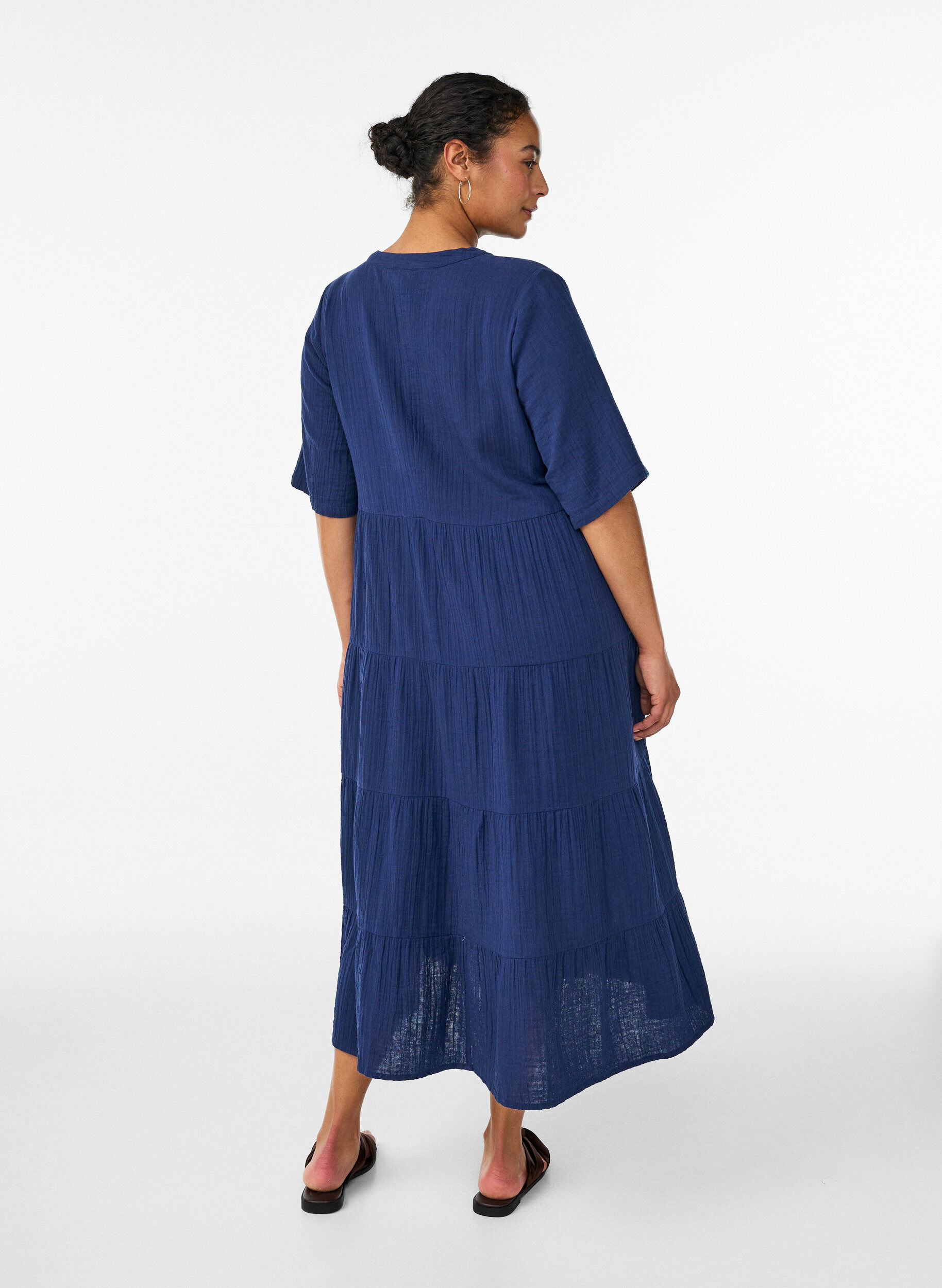 ZizziA-linjeformad midikl&auml;nning i bomullsmuslin, Bl&aring;, Model image number 1